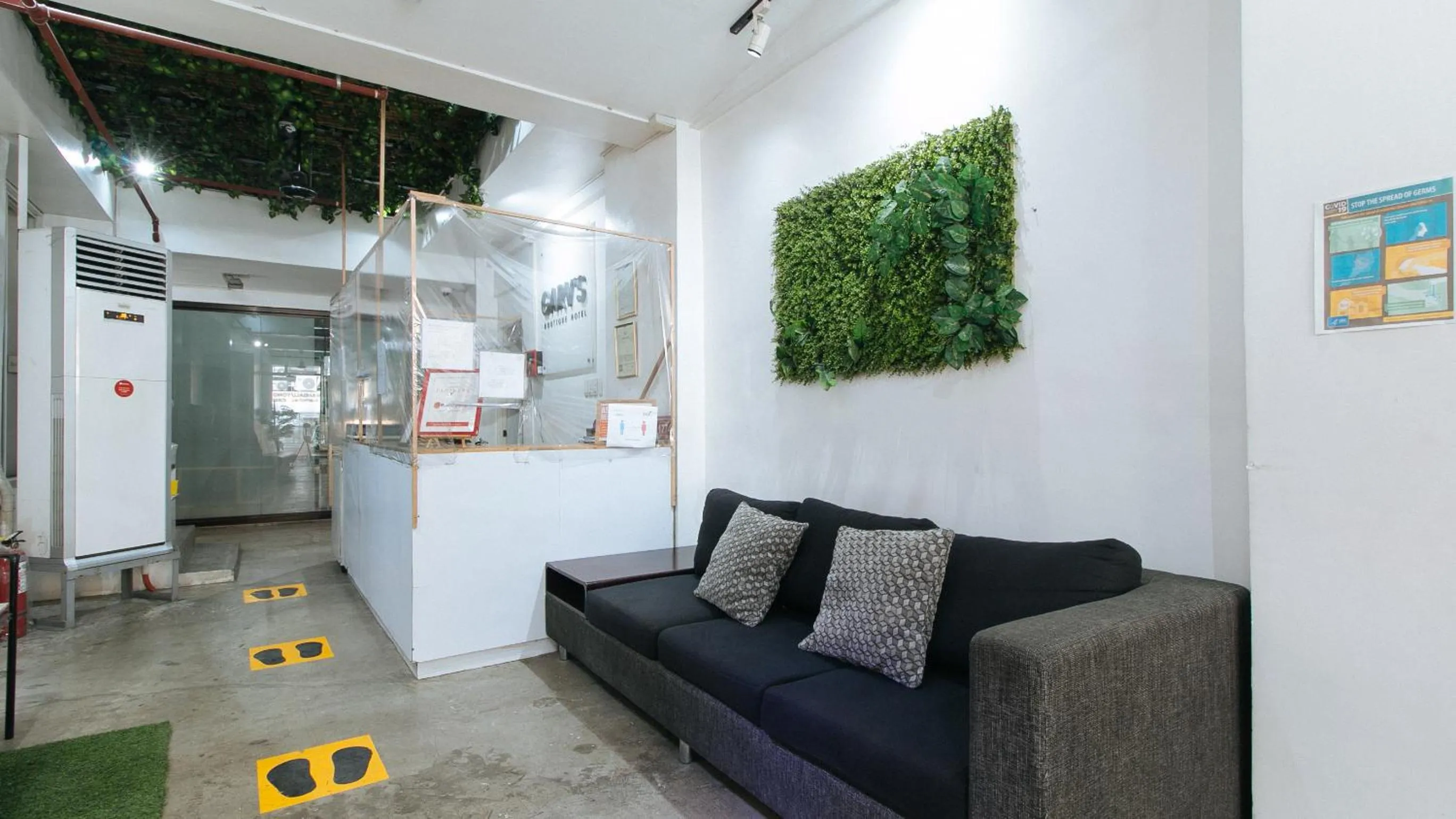 Lobby or reception in RedDoorz Plus at Boni Avenue Mandaluyong