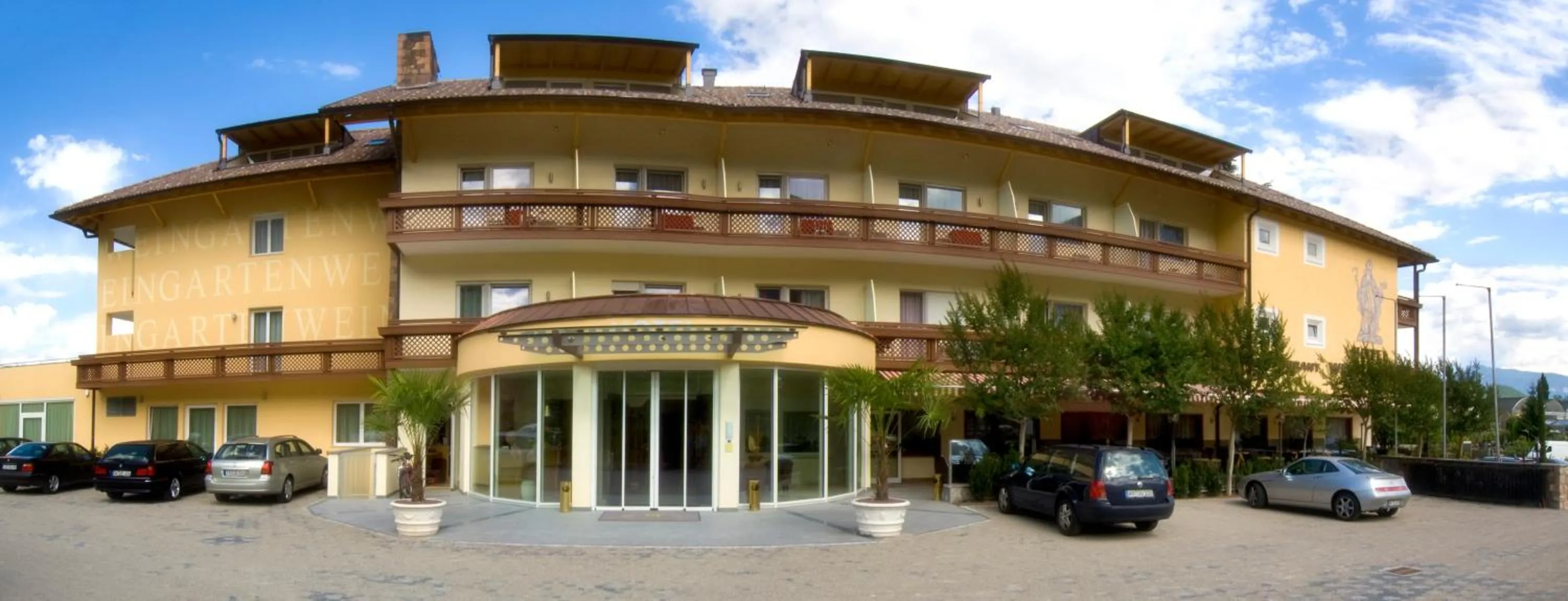 Facade/entrance in Hotel Weingarten