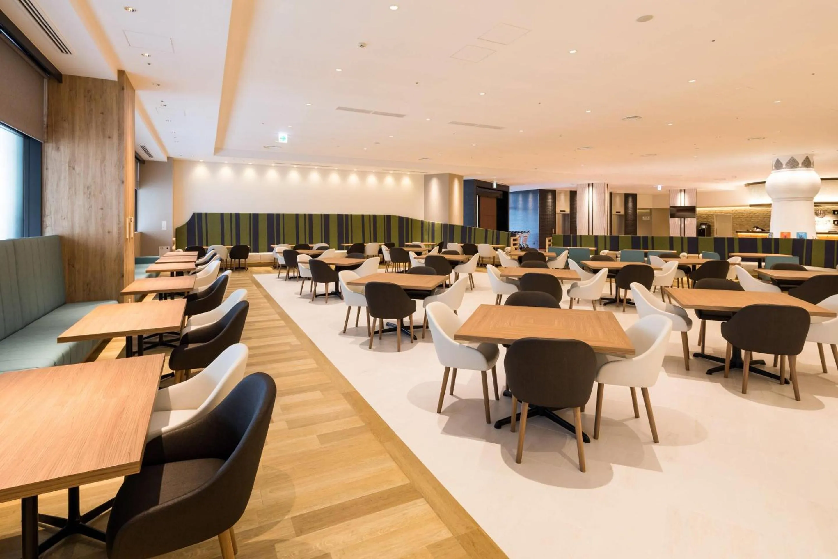 Breakfast in Comfort Suites Tokyo Bay