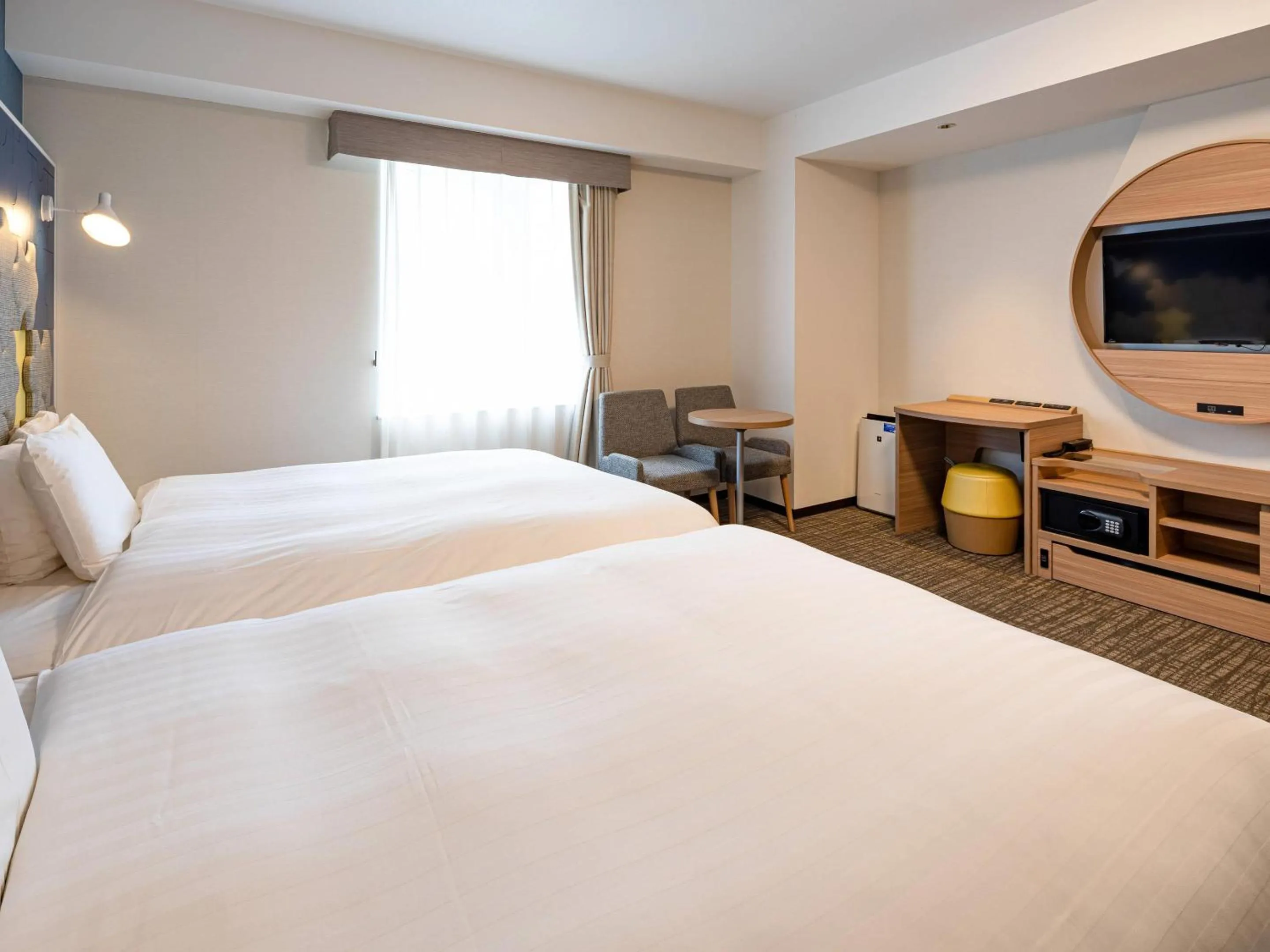 Bedroom, Bed in Comfort Suites Tokyo Bay