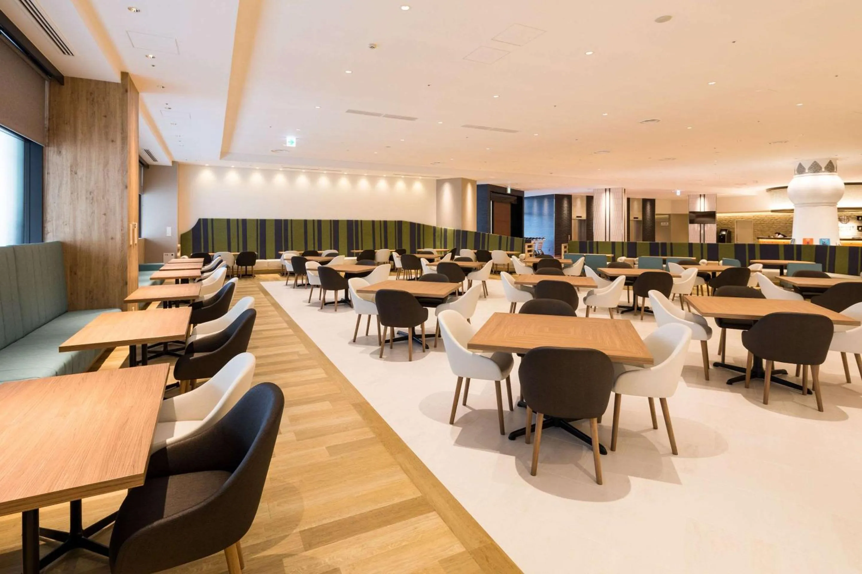 Breakfast in Comfort Suites Tokyo Bay