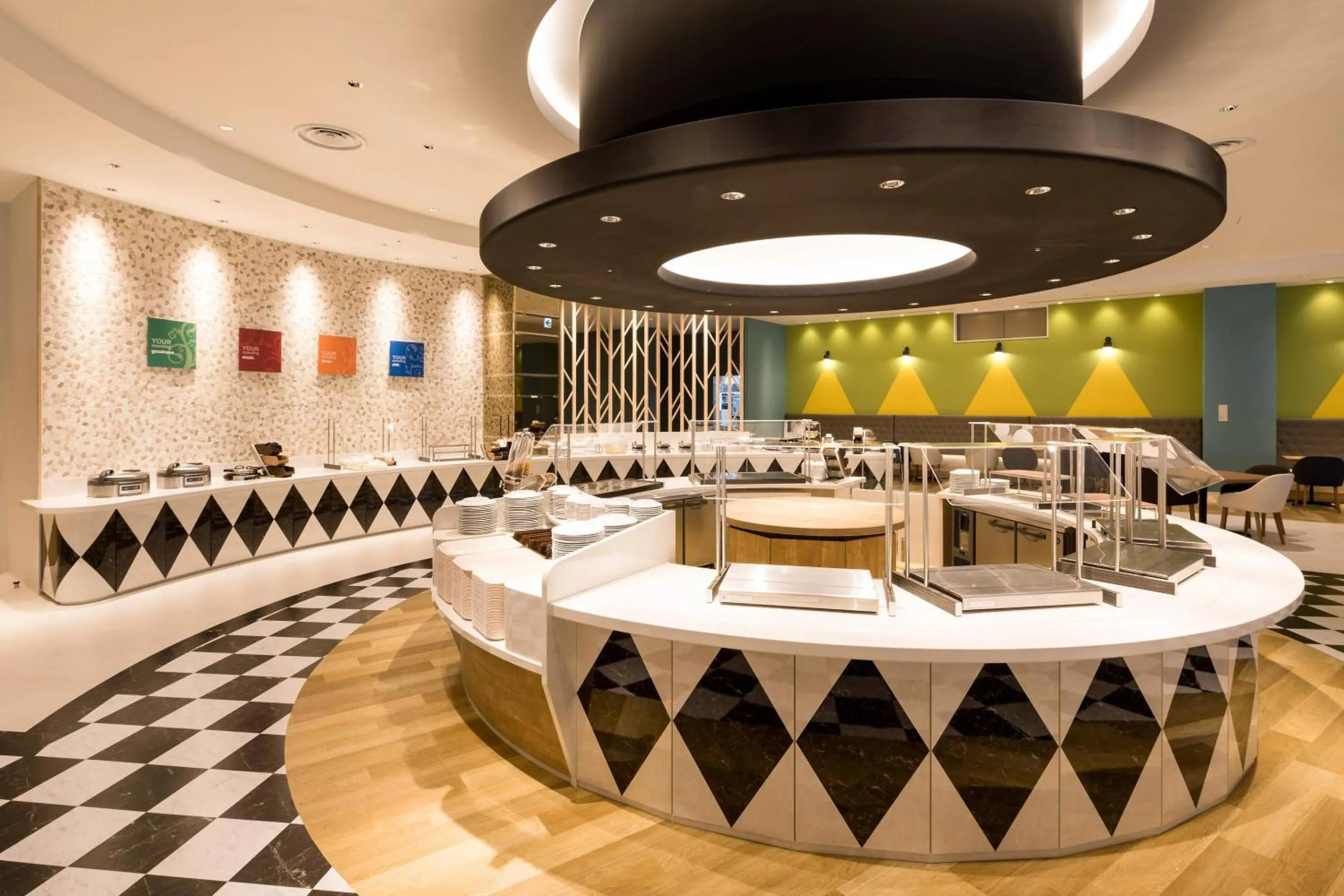 Breakfast in Comfort Suites Tokyo Bay