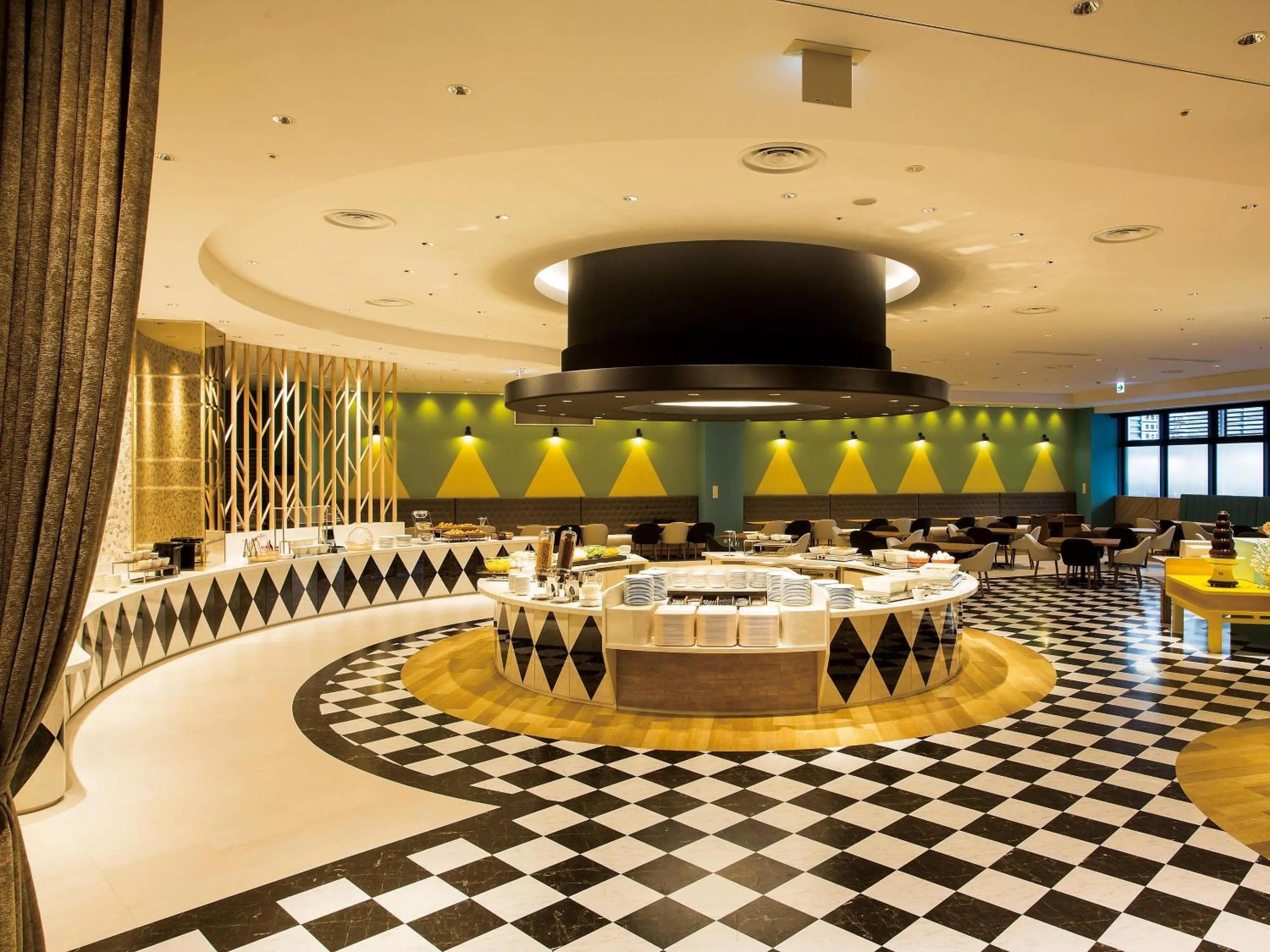 Breakfast in Comfort Suites Tokyo Bay