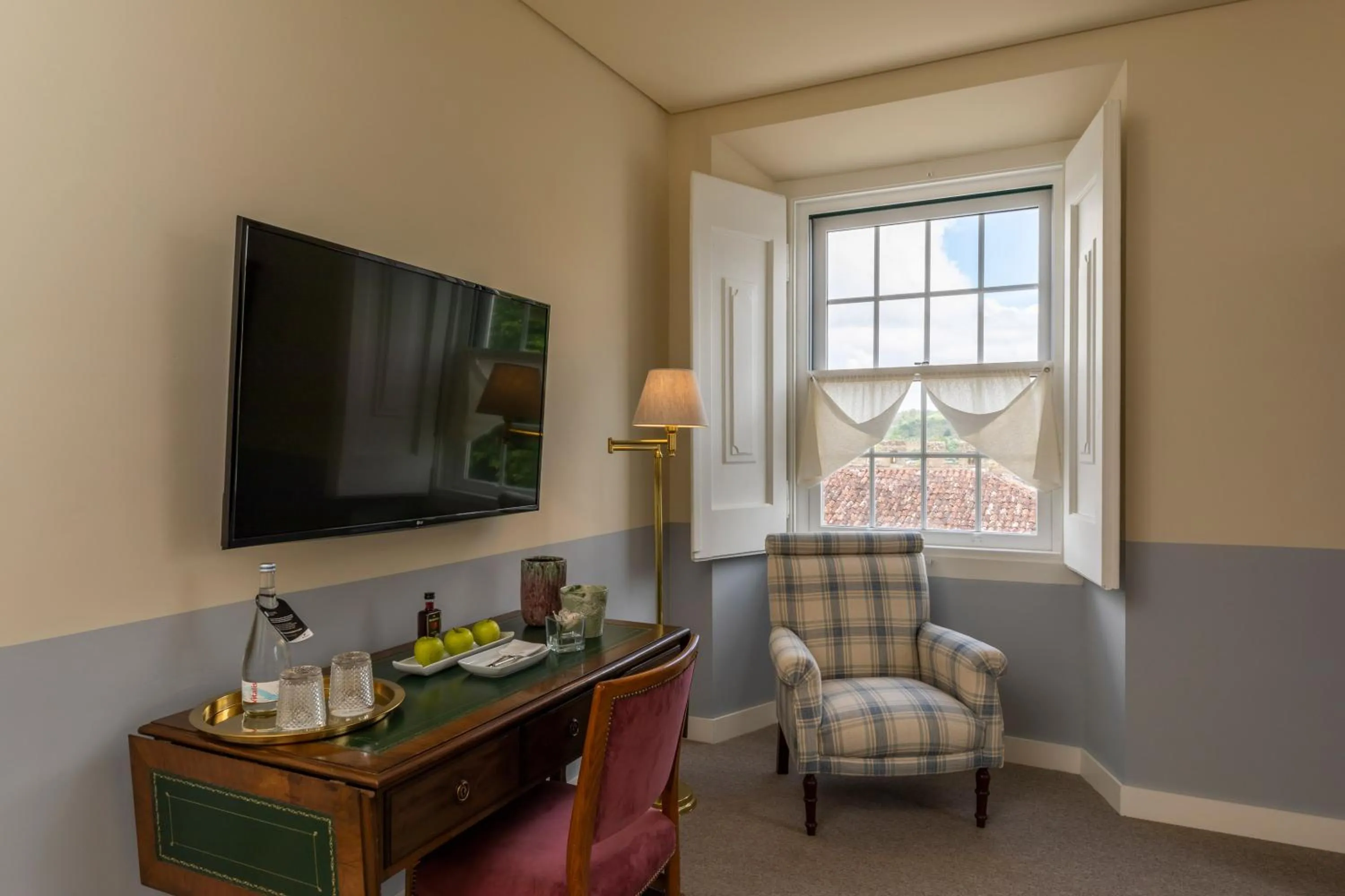 Photo of the whole room in Pousada Vila Óbidos