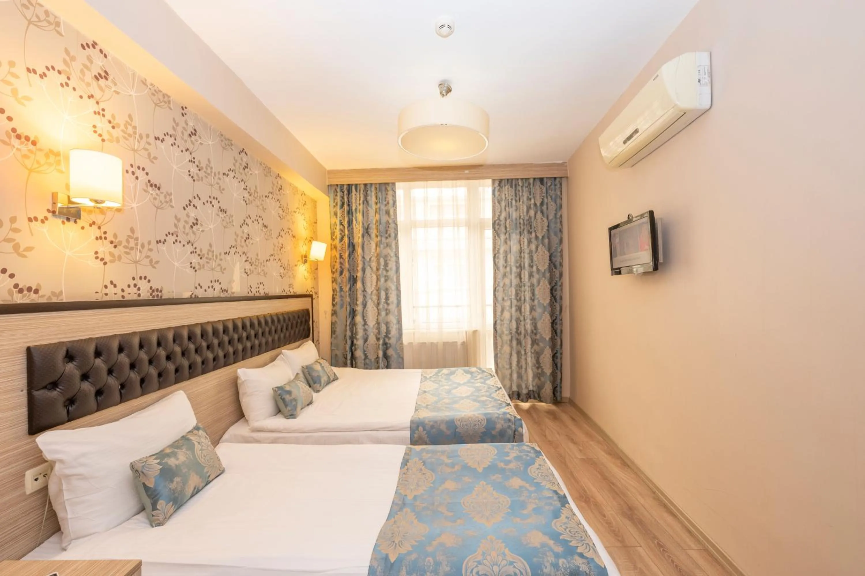 Photo of the whole room, Bed in Tugra Hotel