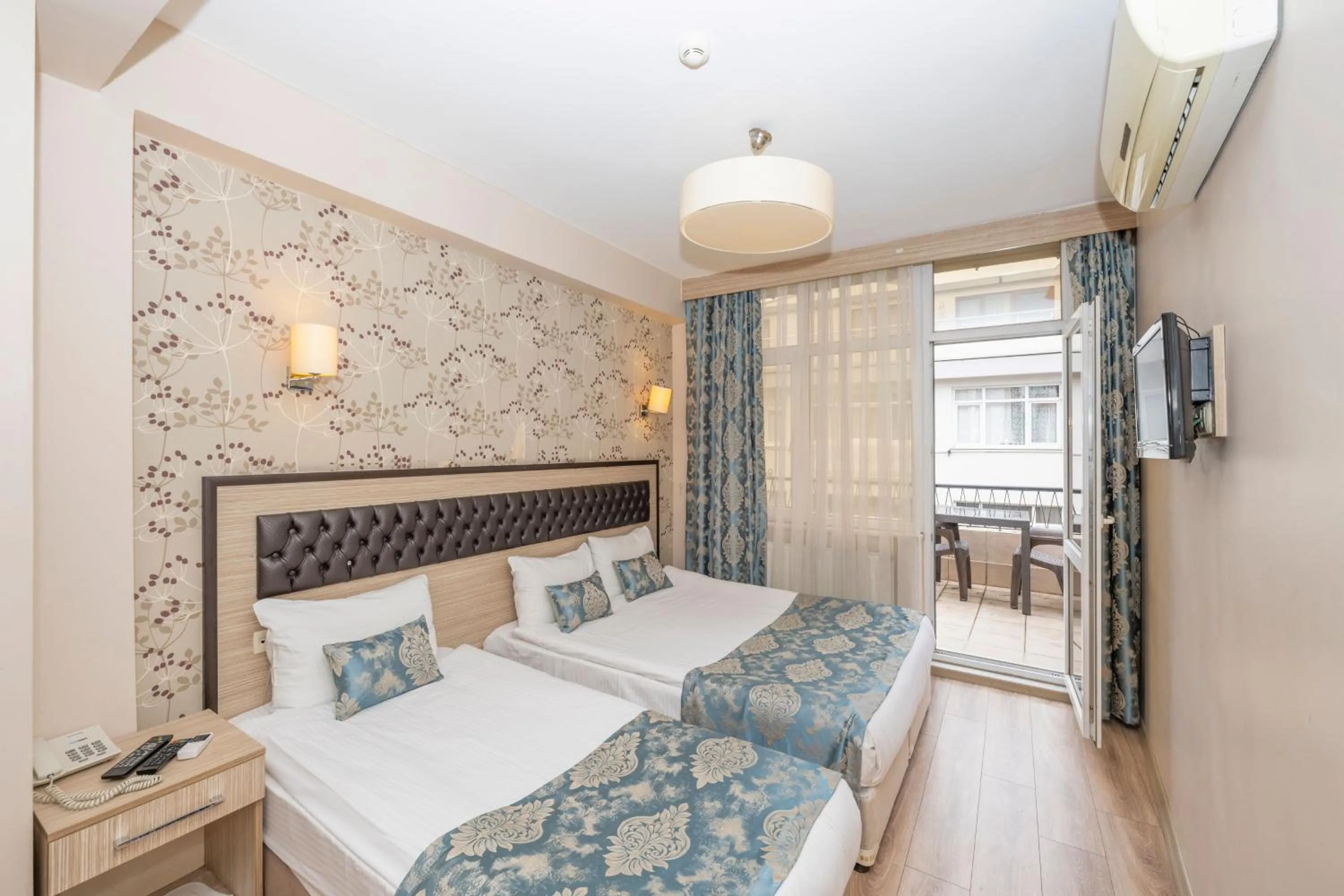 Photo of the whole room, Bed in Tugra Hotel