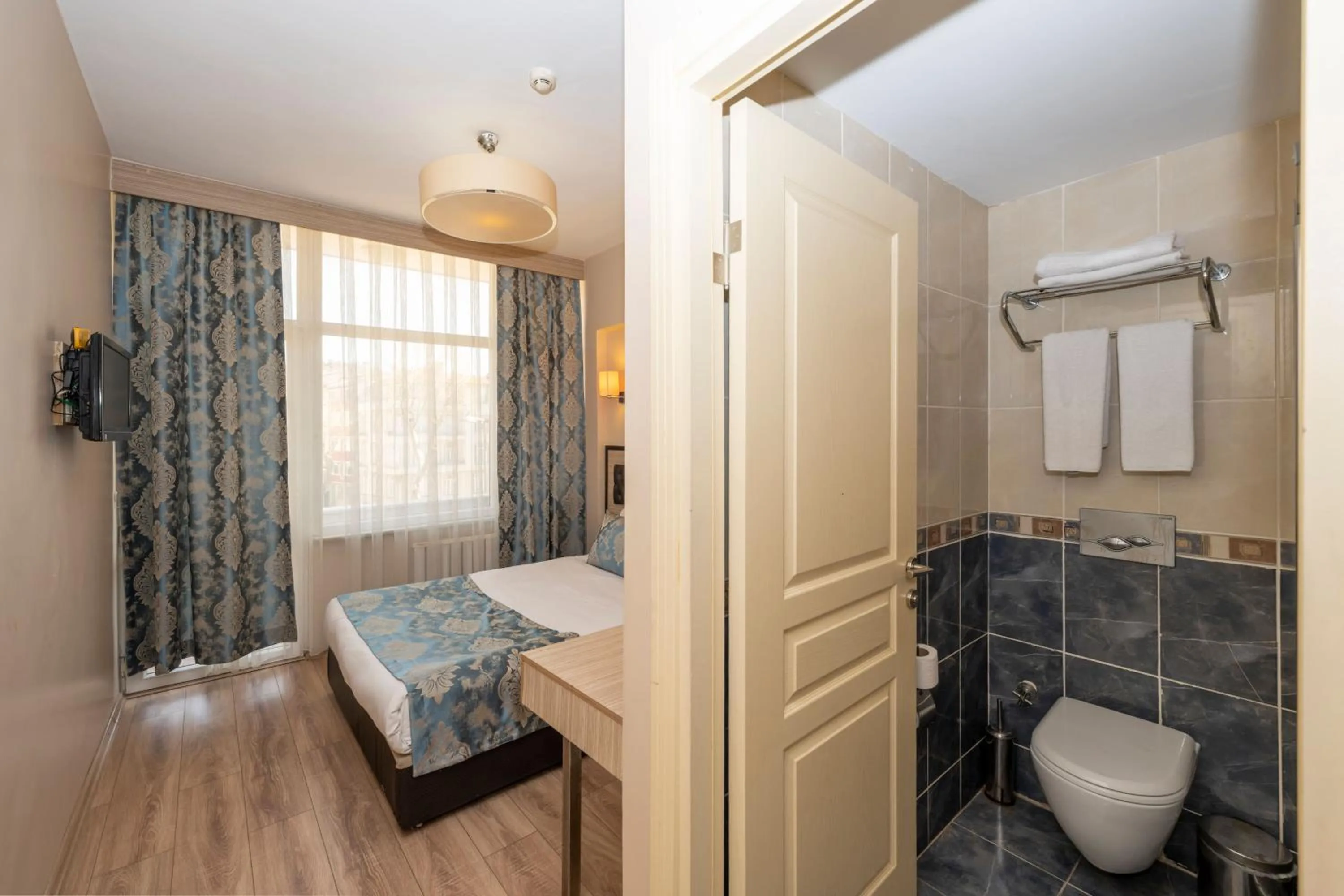 Photo of the whole room, Bed in Tugra Hotel