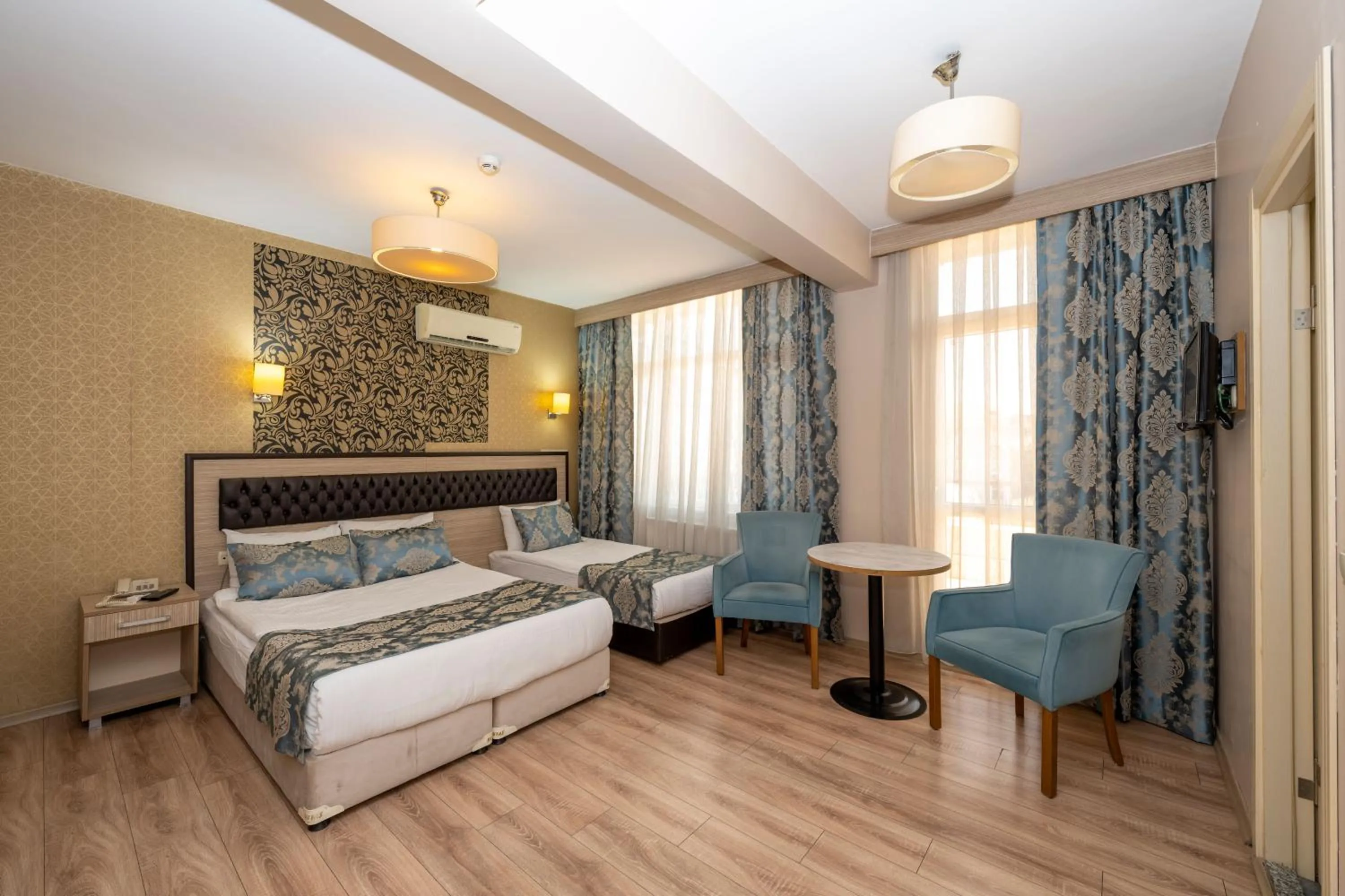 Photo of the whole room, Bed in Tugra Hotel