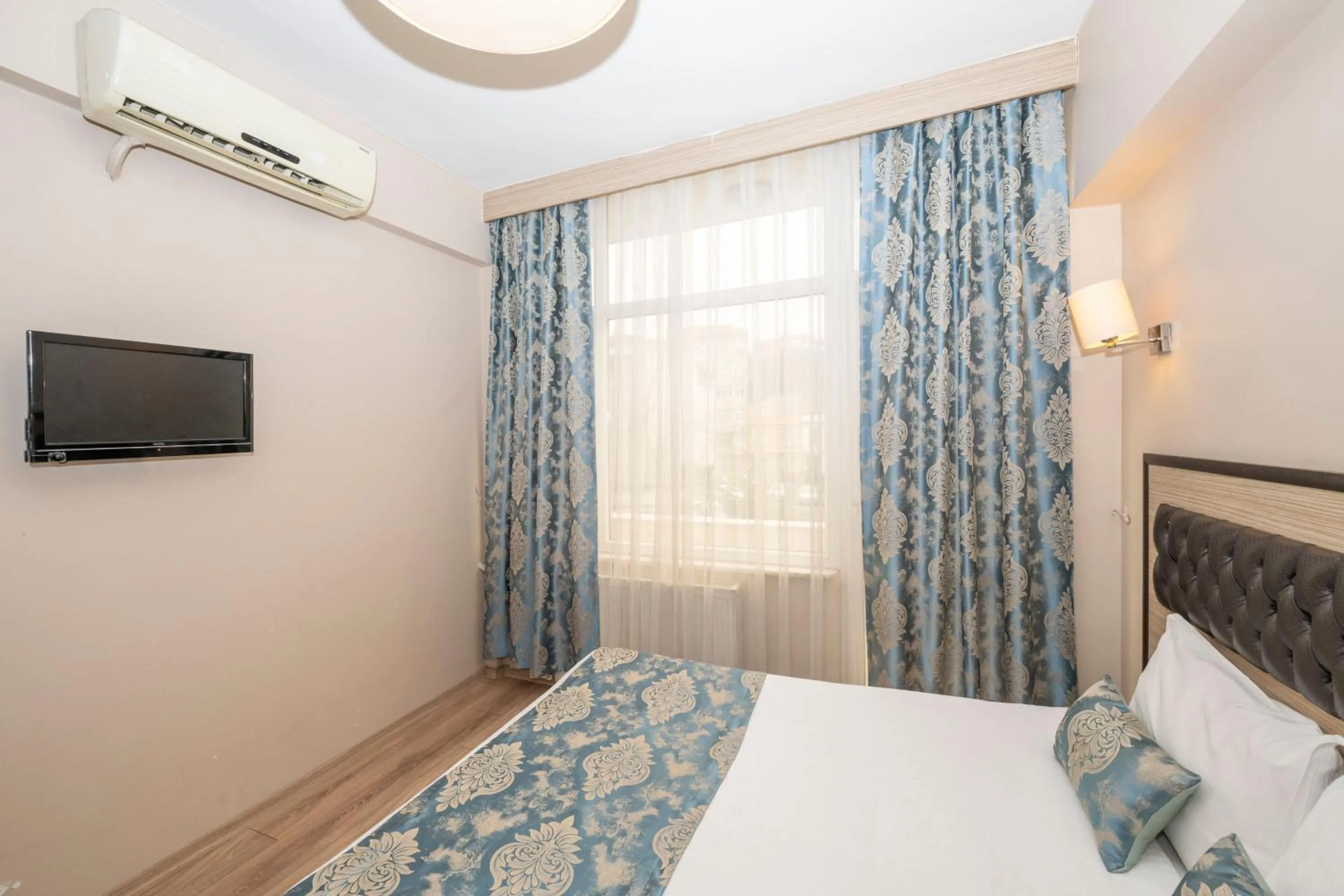 TV and multimedia, Bed in Tugra Hotel