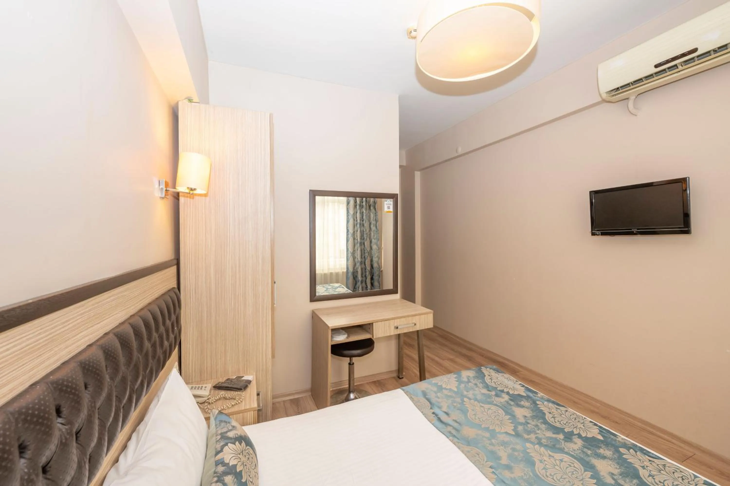 Photo of the whole room, Bed in Tugra Hotel