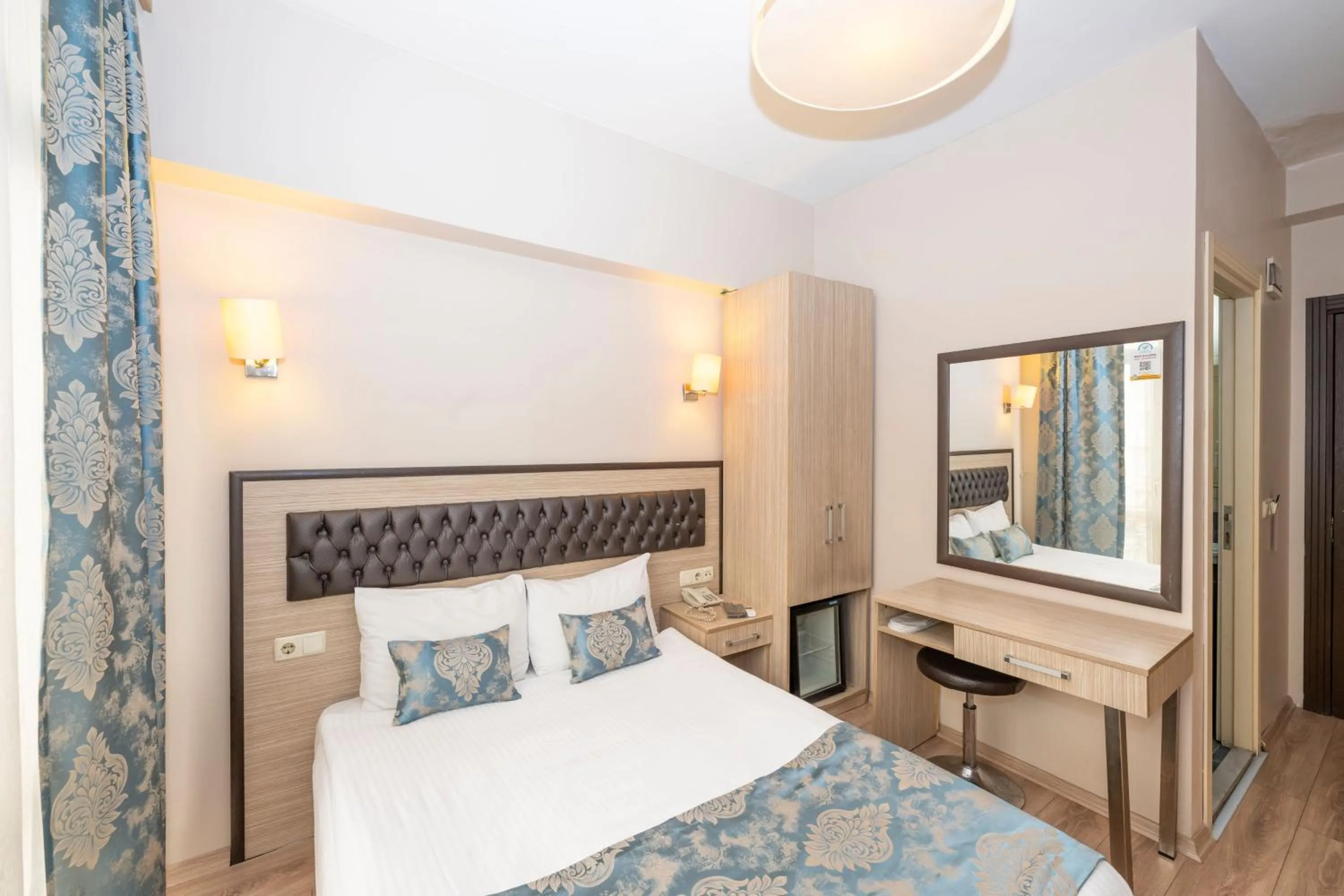 Bedroom, Bed in Tugra Hotel