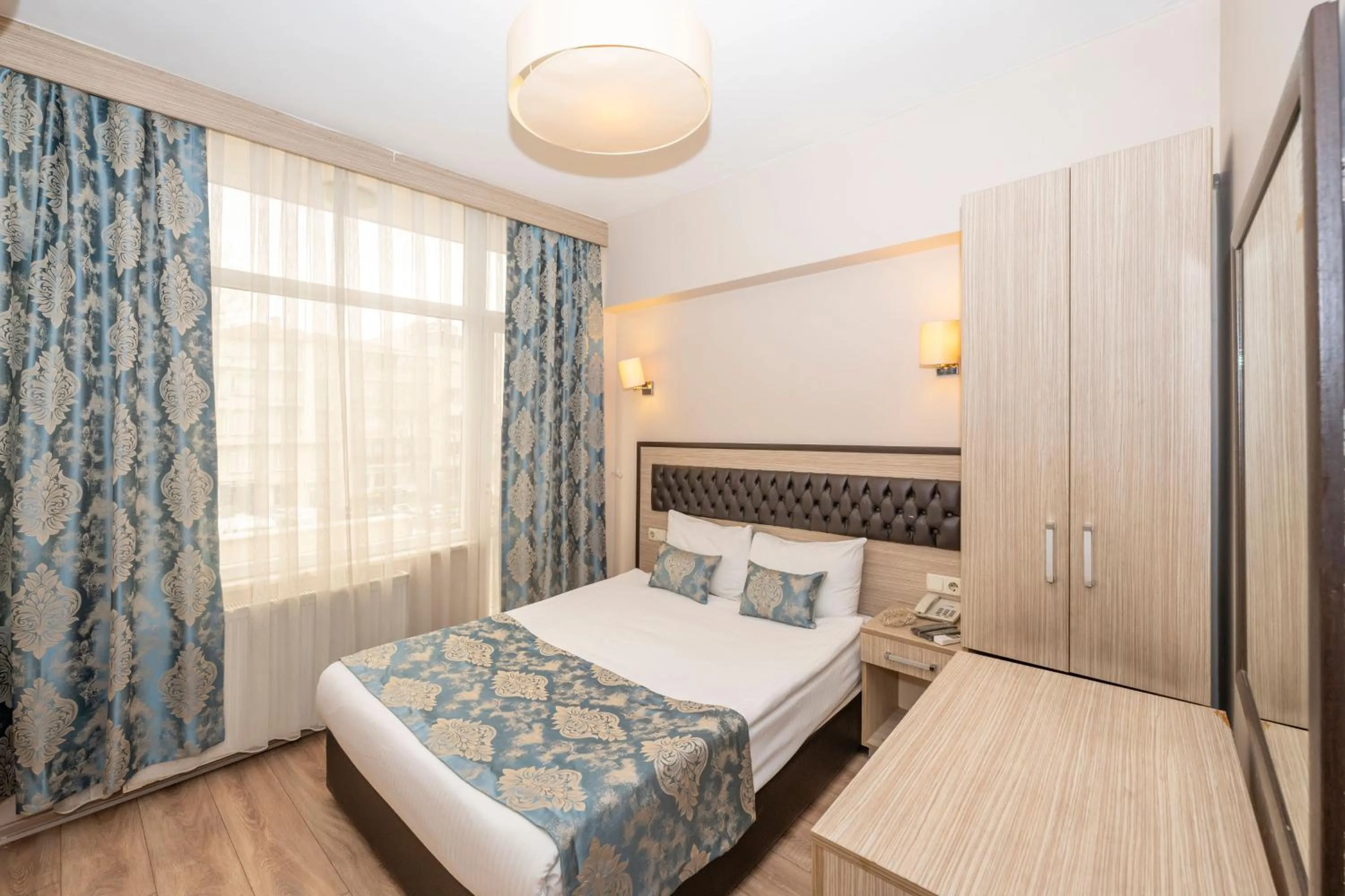 Bedroom, Bed in Tugra Hotel