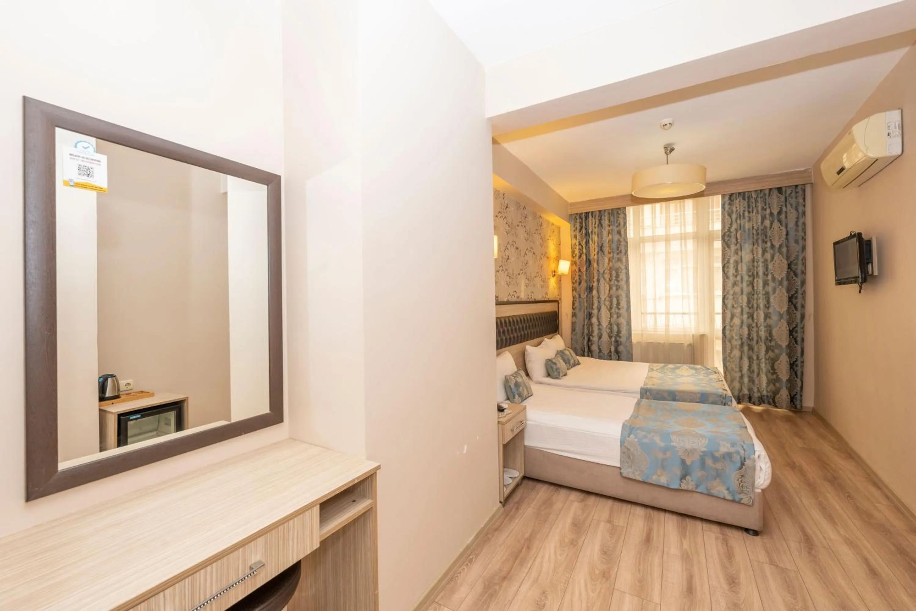 Photo of the whole room, Bed in Tugra Hotel