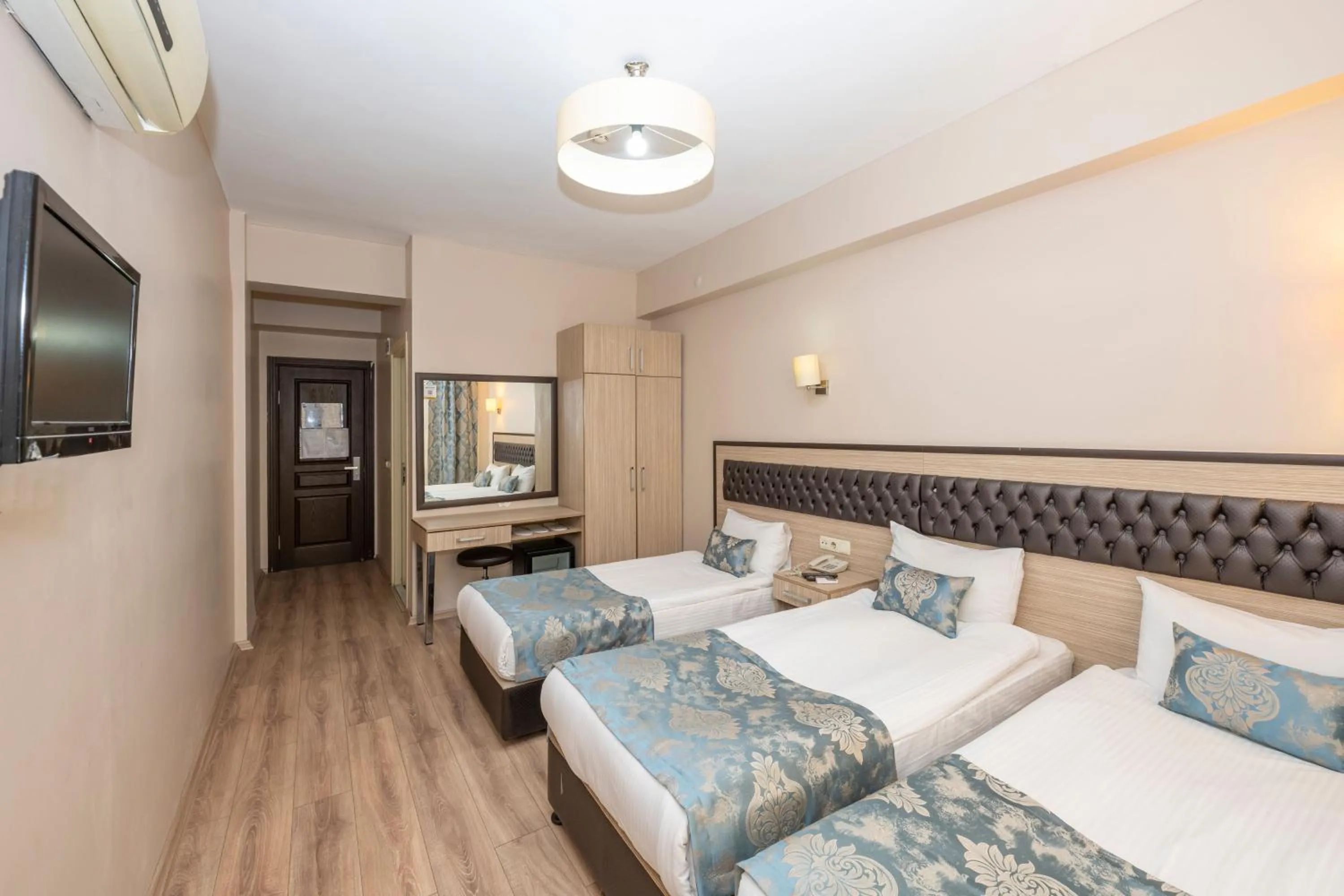 Photo of the whole room, Bed in Tugra Hotel