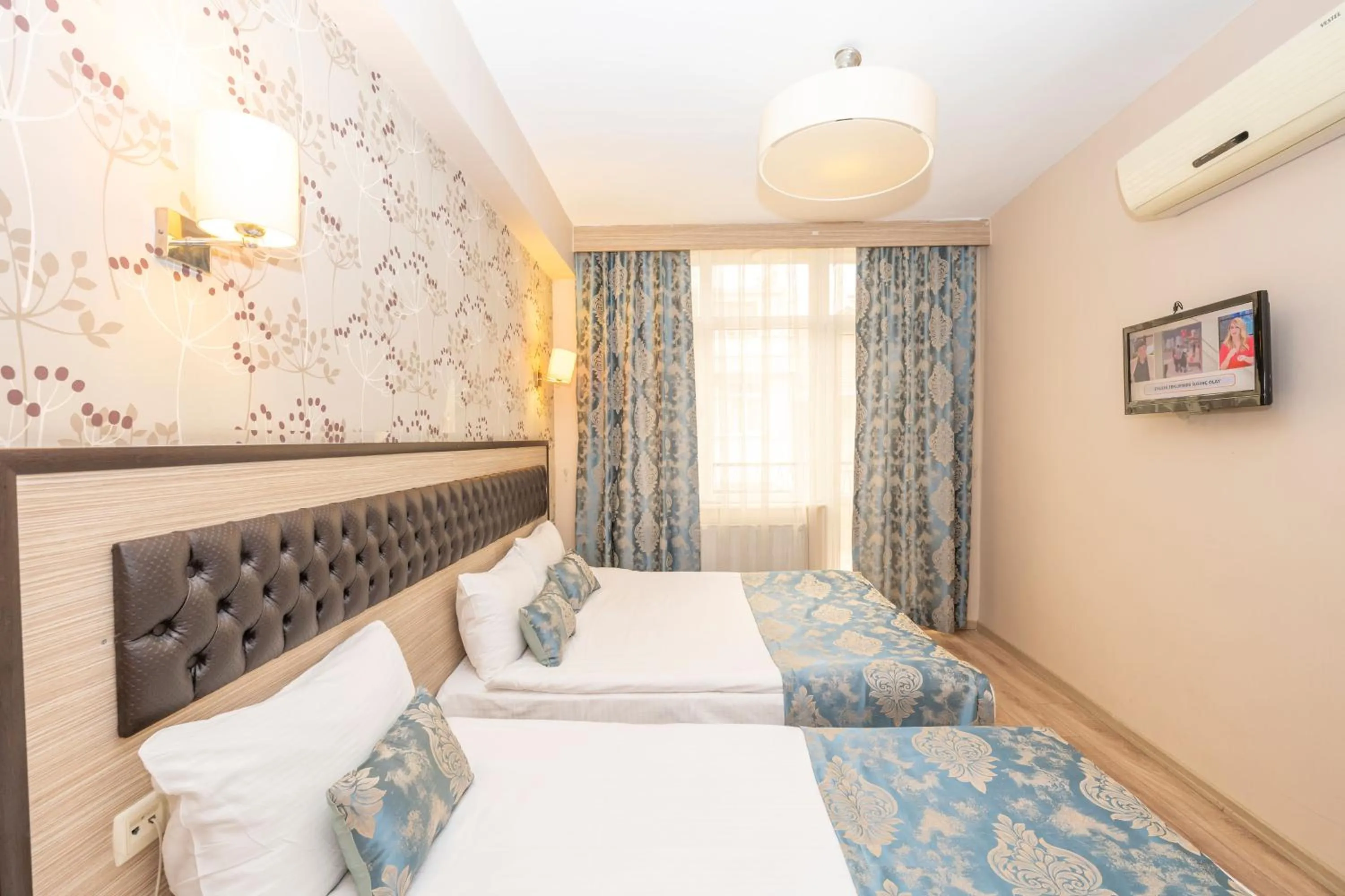 Photo of the whole room, Bed in Tugra Hotel