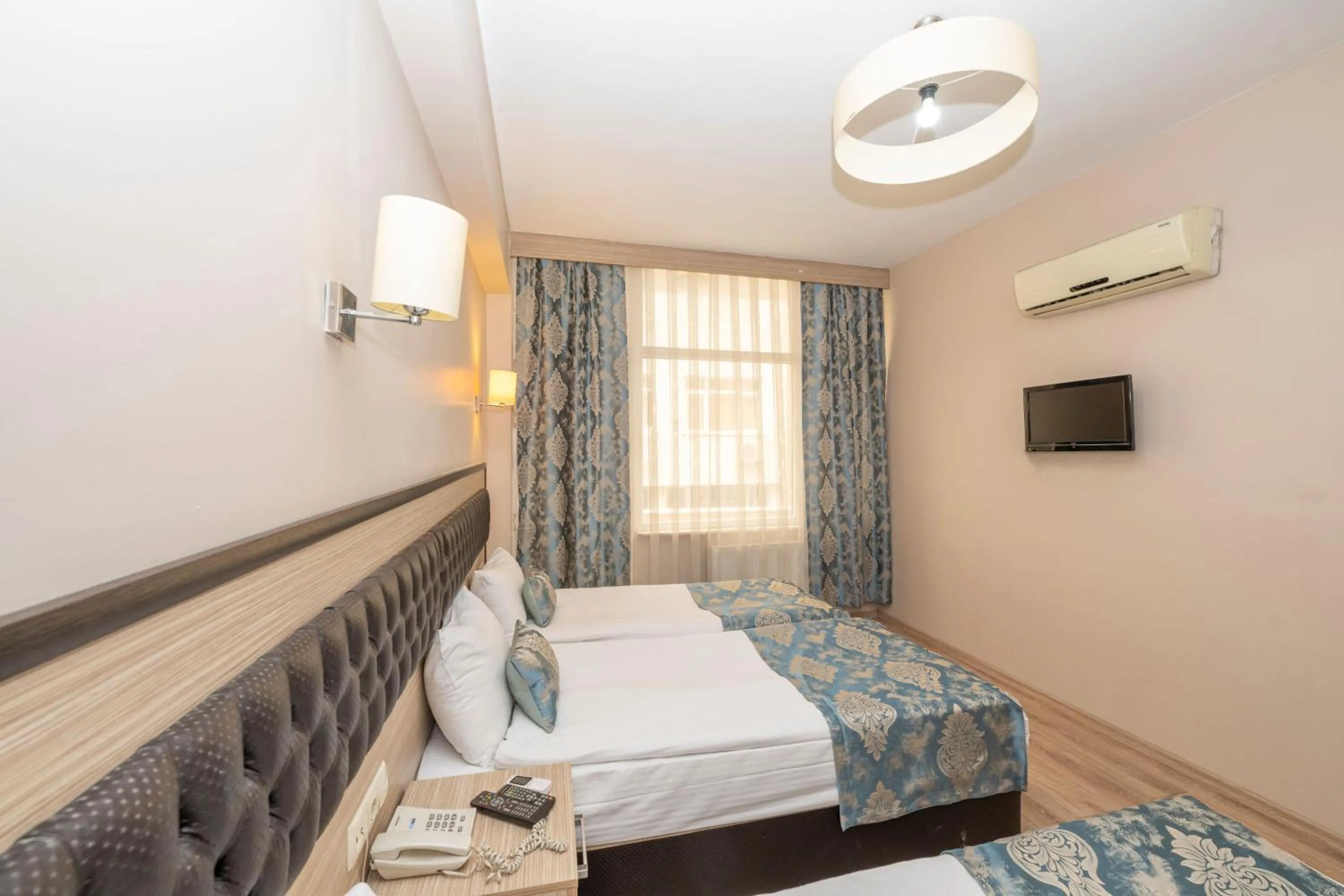 Bedroom, Bed in Tugra Hotel