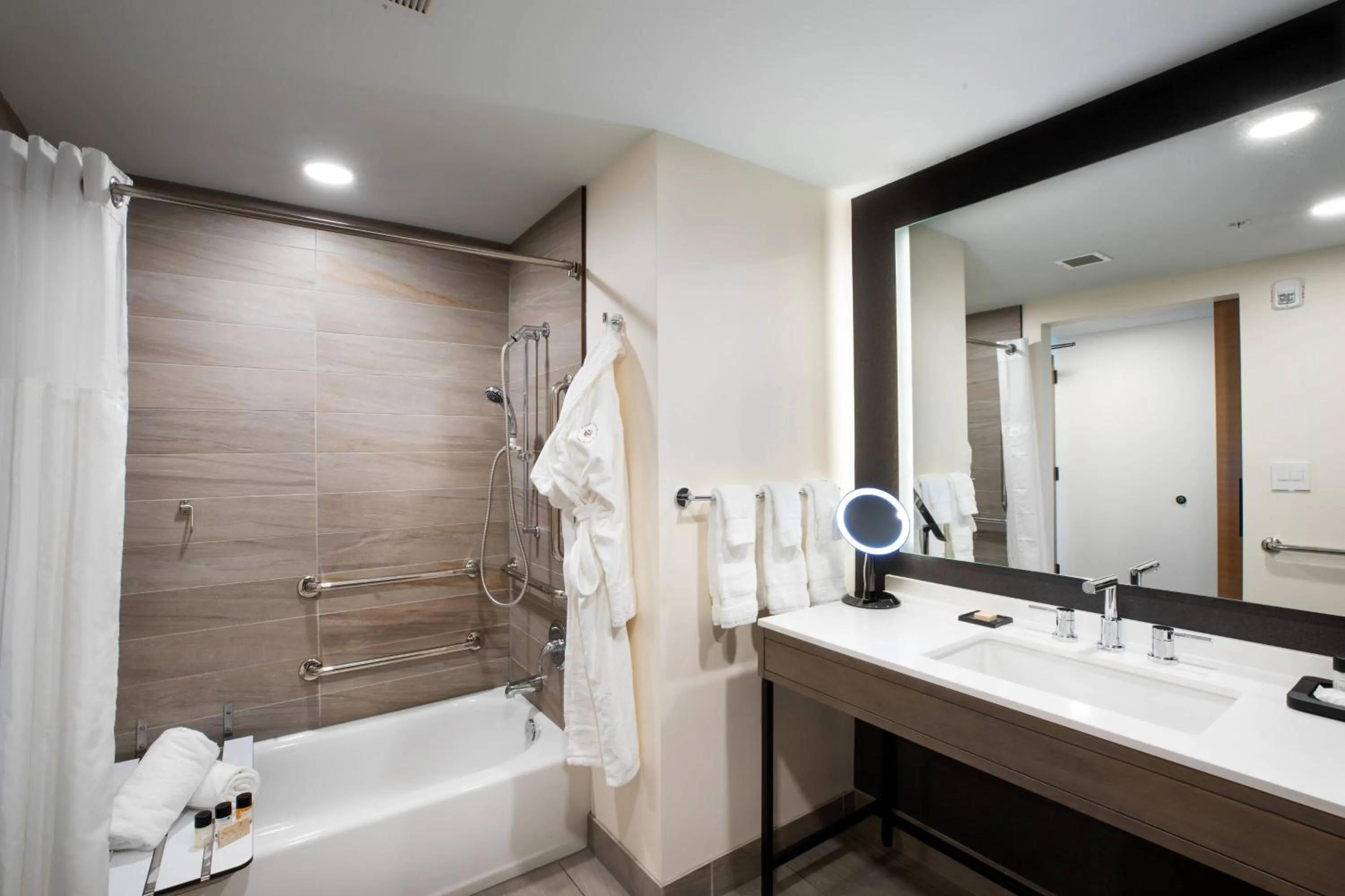 Bathroom in Elliot Park Hotel, Autograph Collection