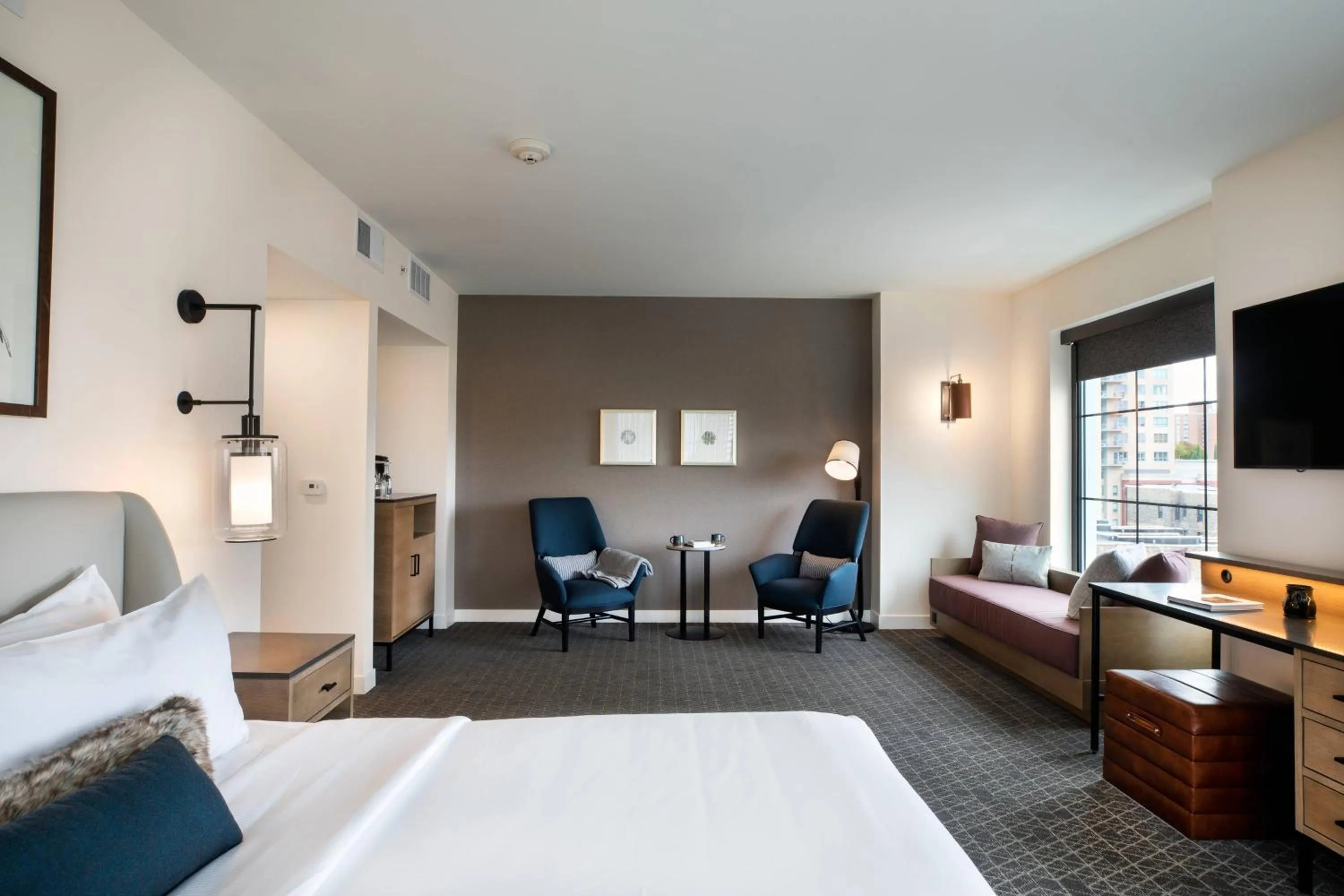 Photo of the whole room, Bed in Elliot Park Hotel, Autograph Collection