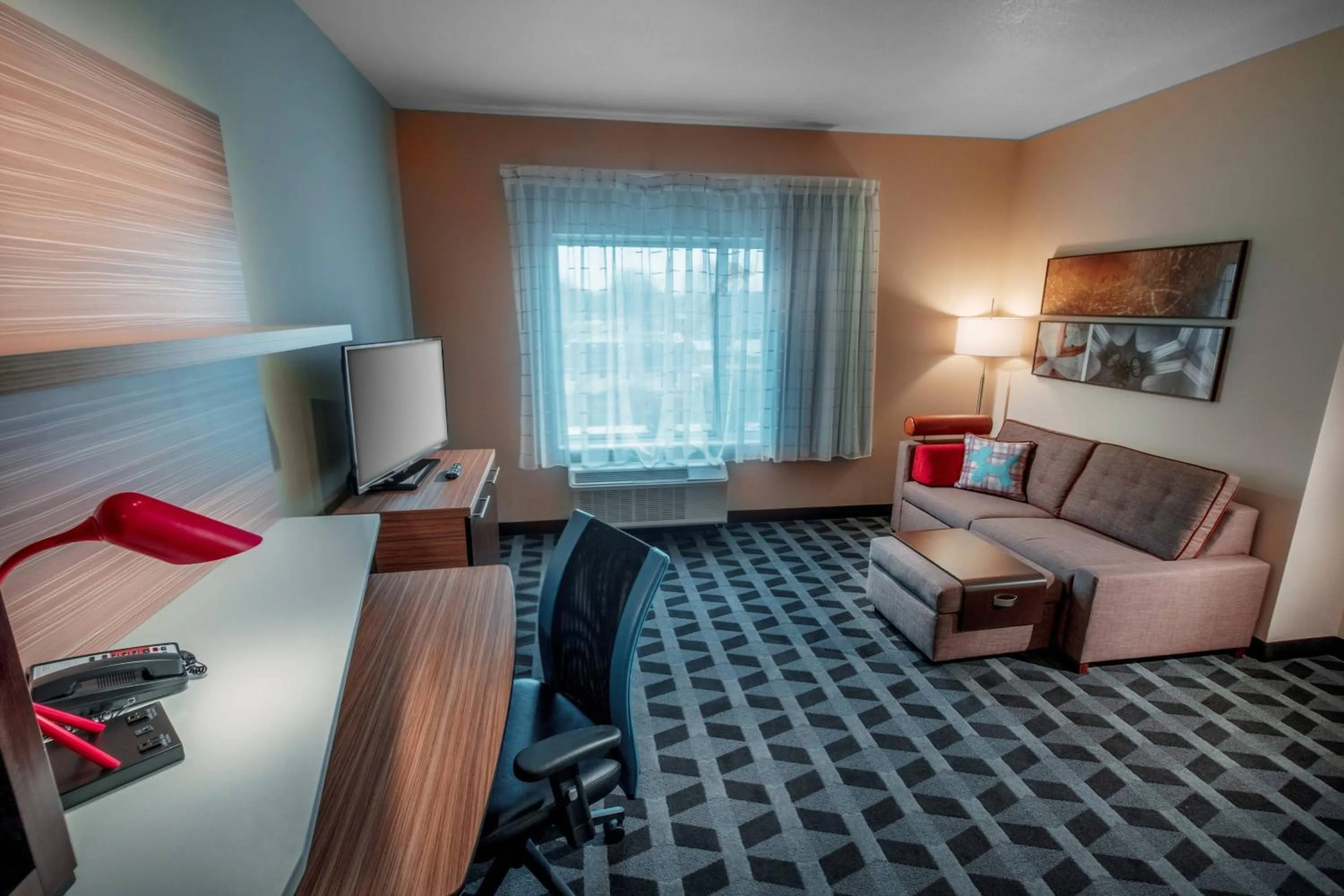 Living room, Bed in TownePlace Suites by Marriott Toledo Oregon