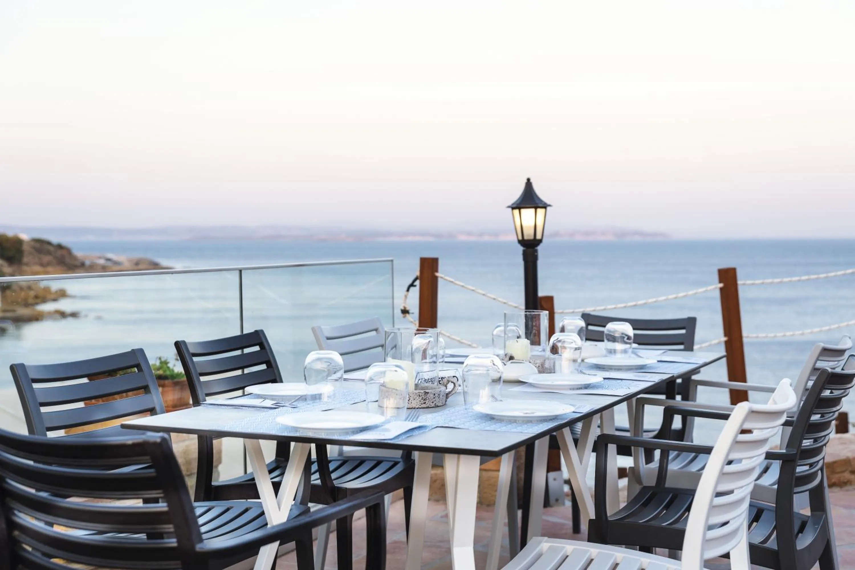 Restaurant/places to eat in Sun Village Hotel Apartments