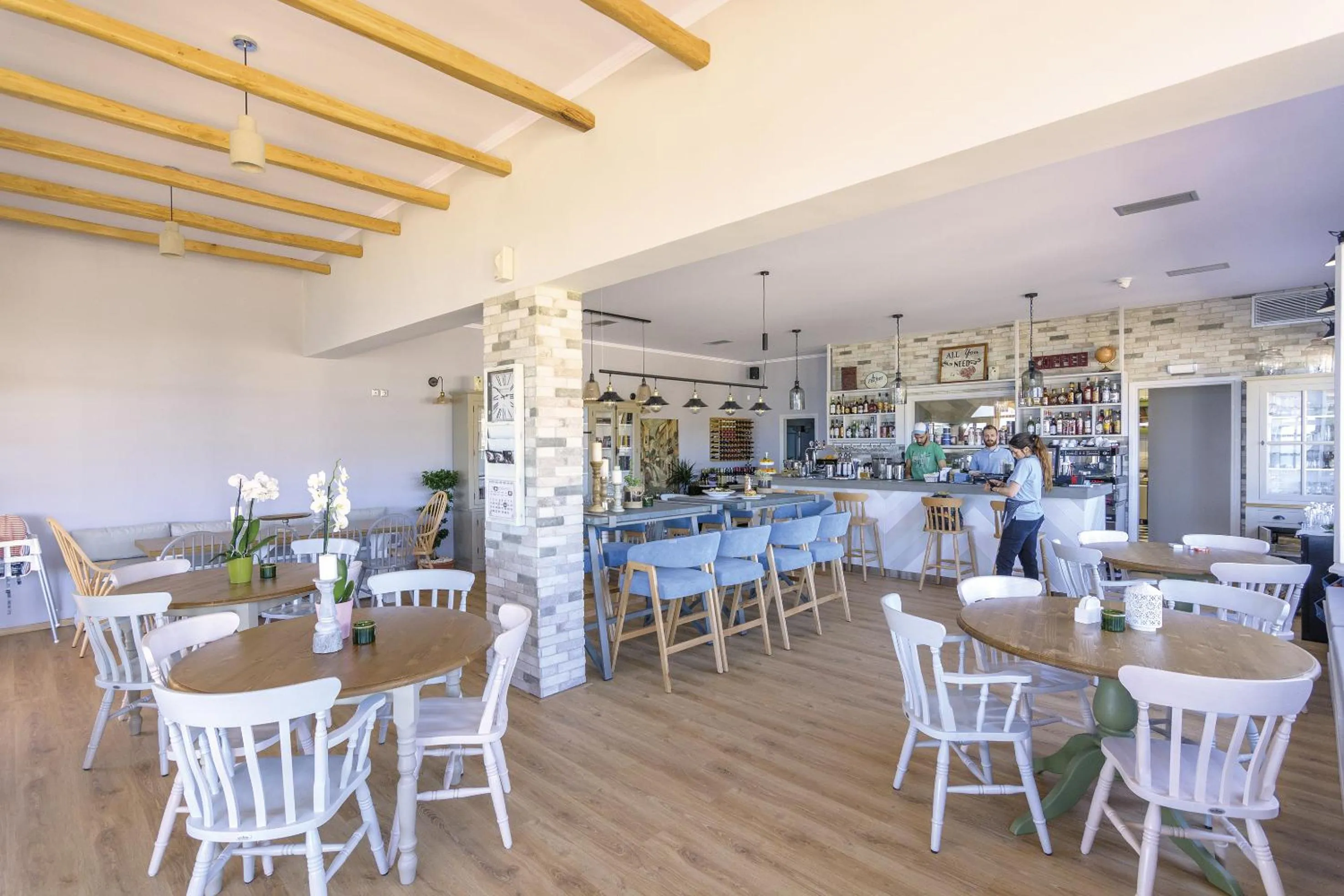 Restaurant/places to eat in Sun Village Hotel Apartments