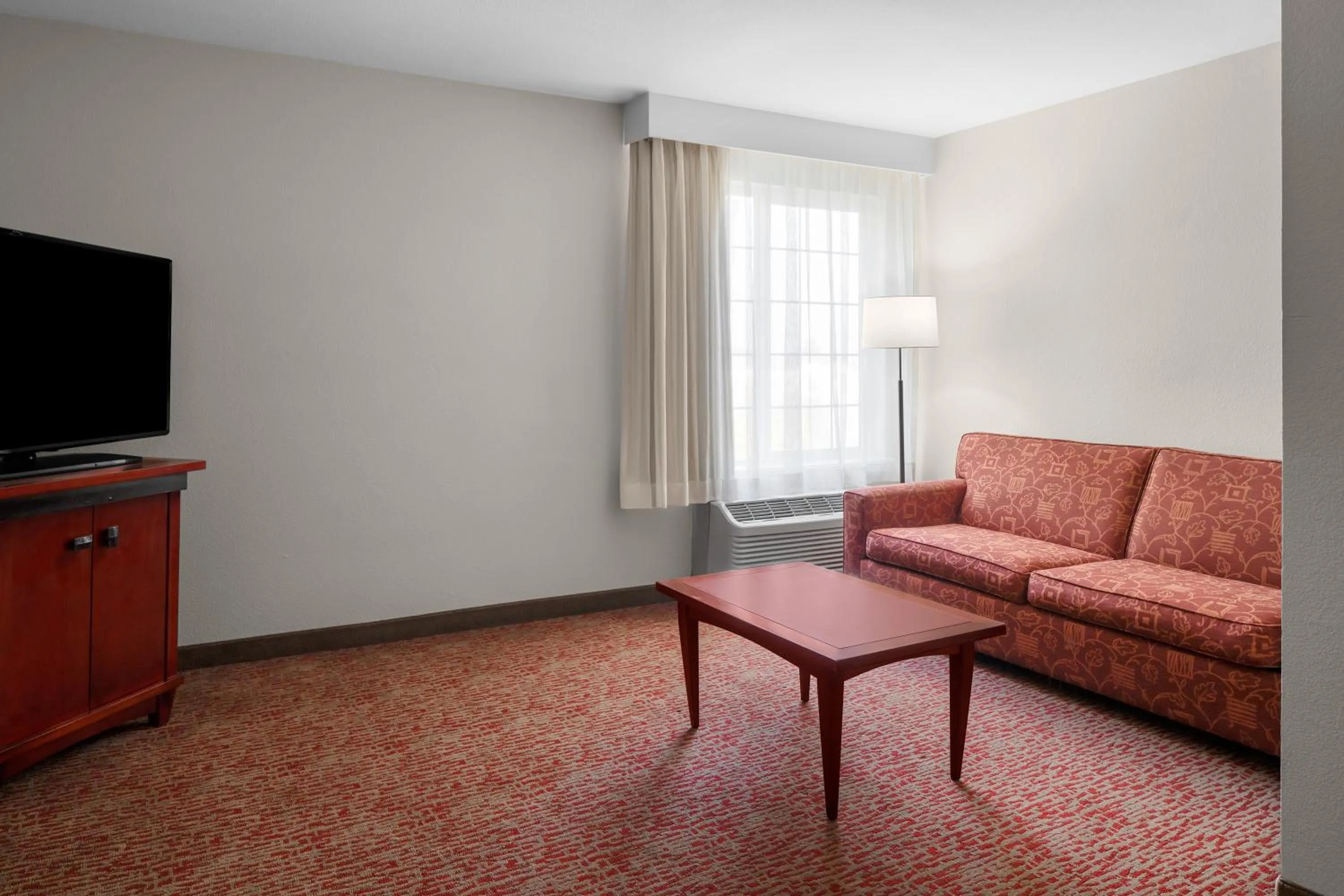 Living room in Larkspur Landing Extended Stay Suites Renton