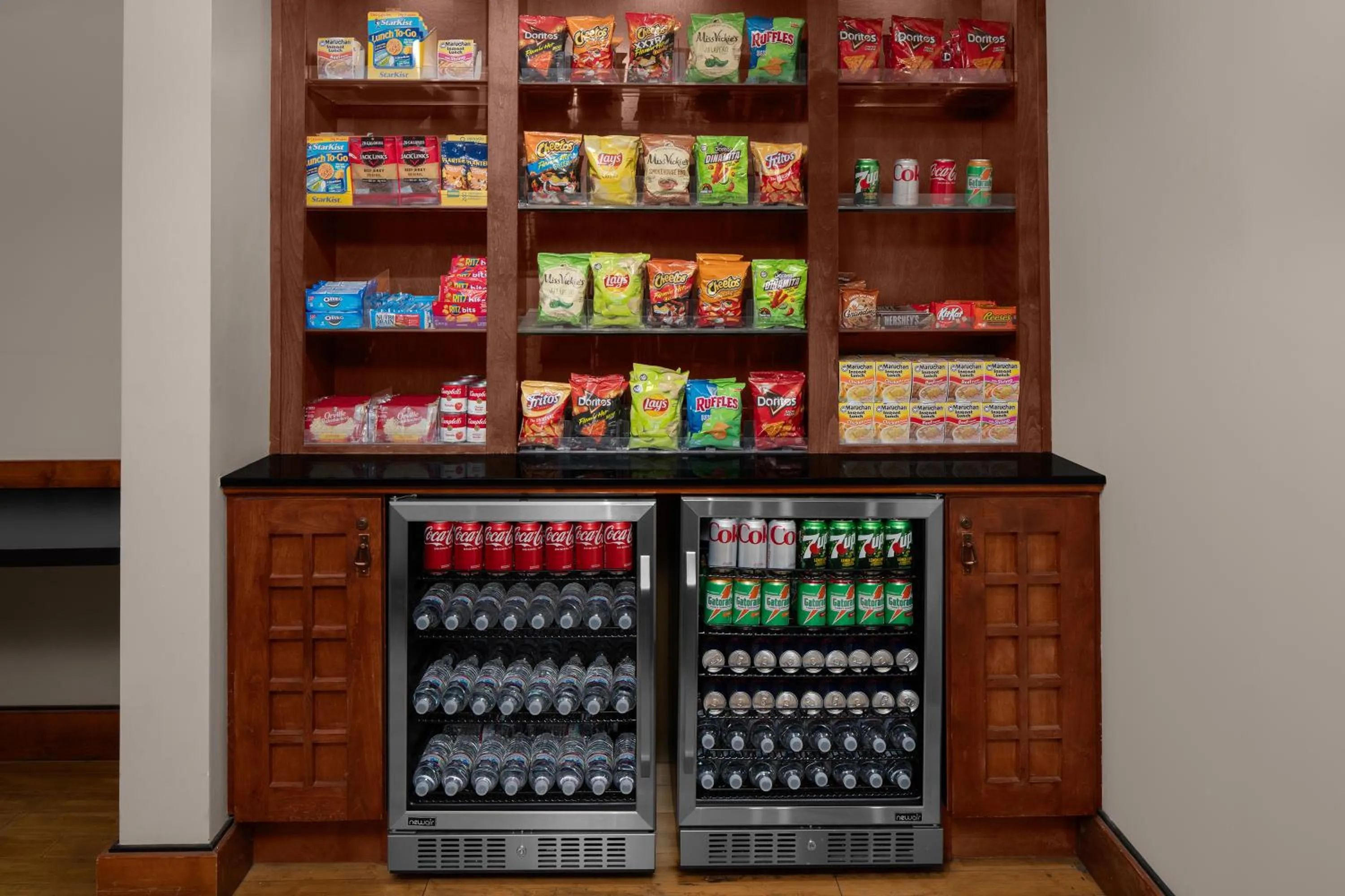 Food and drinks in Larkspur Landing Extended Stay Suites Renton