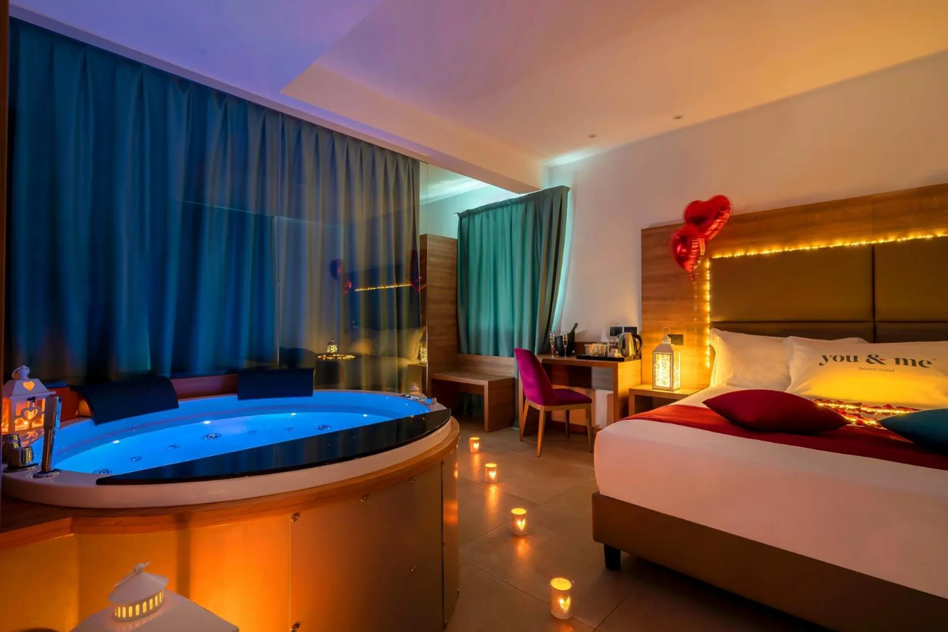Hot Tub, Bed in You & Me Beach Hotel