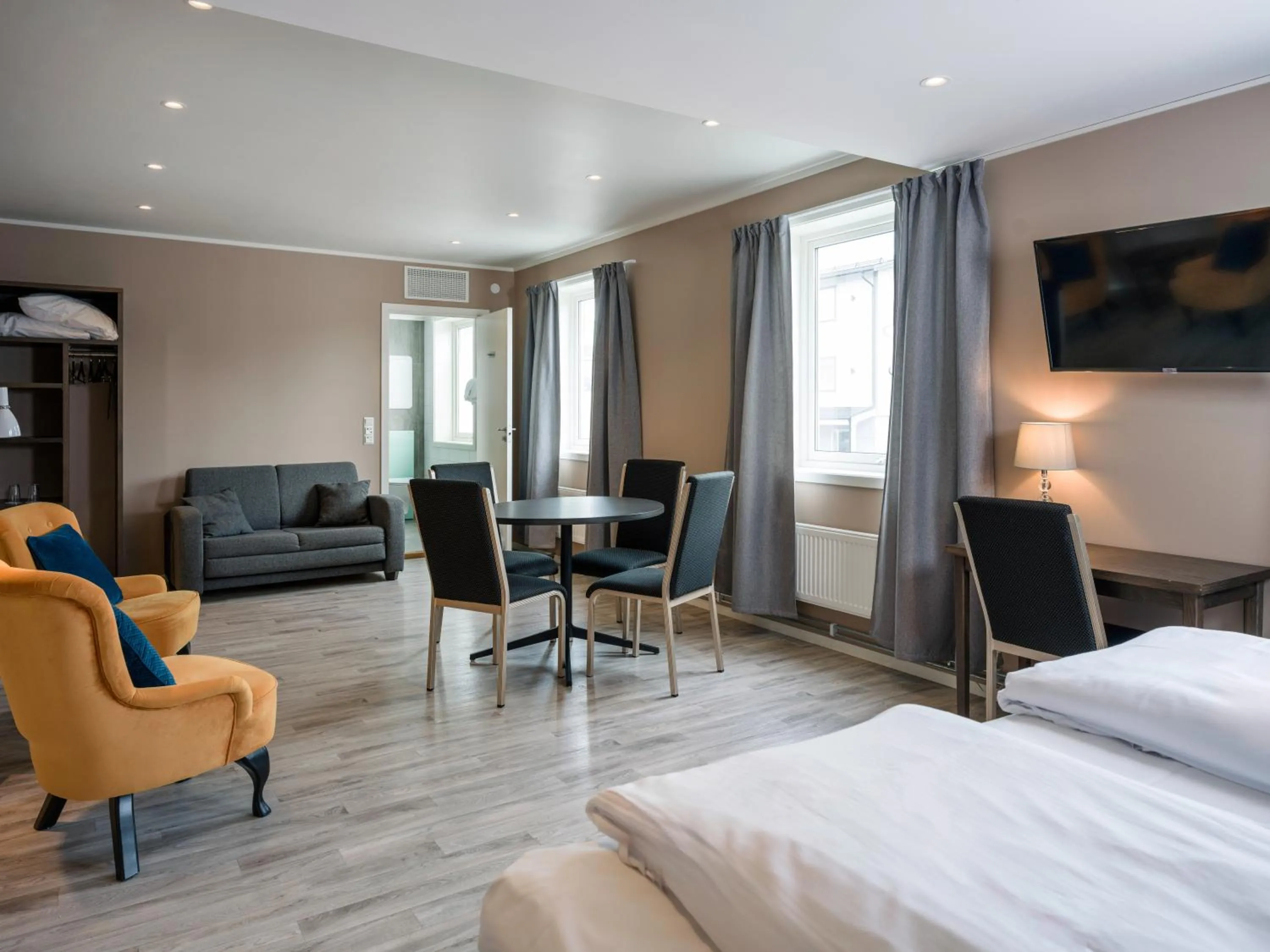 Photo of the whole room, Bed in Comfort Hotel Finnsnes