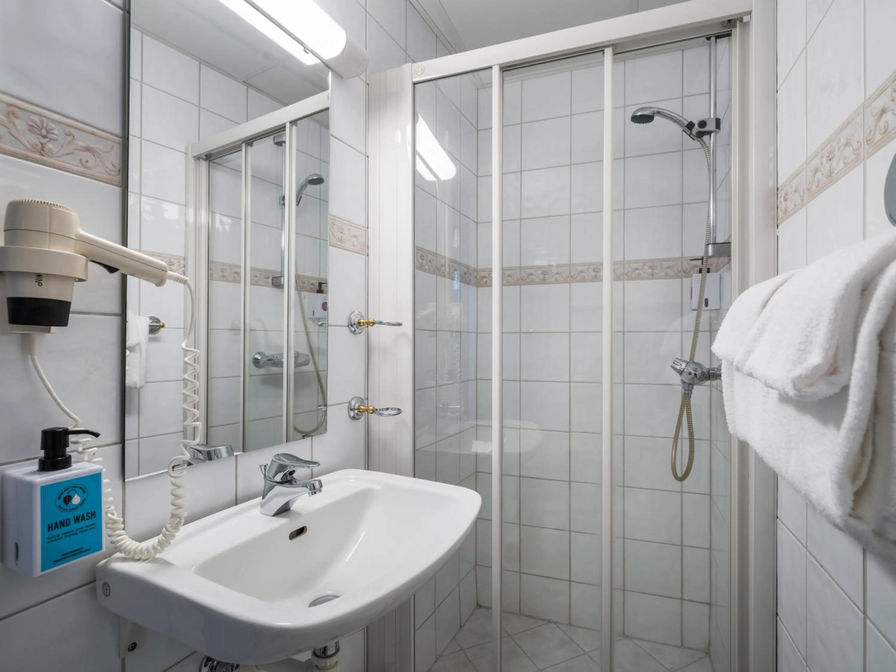 Shower in Comfort Hotel Finnsnes