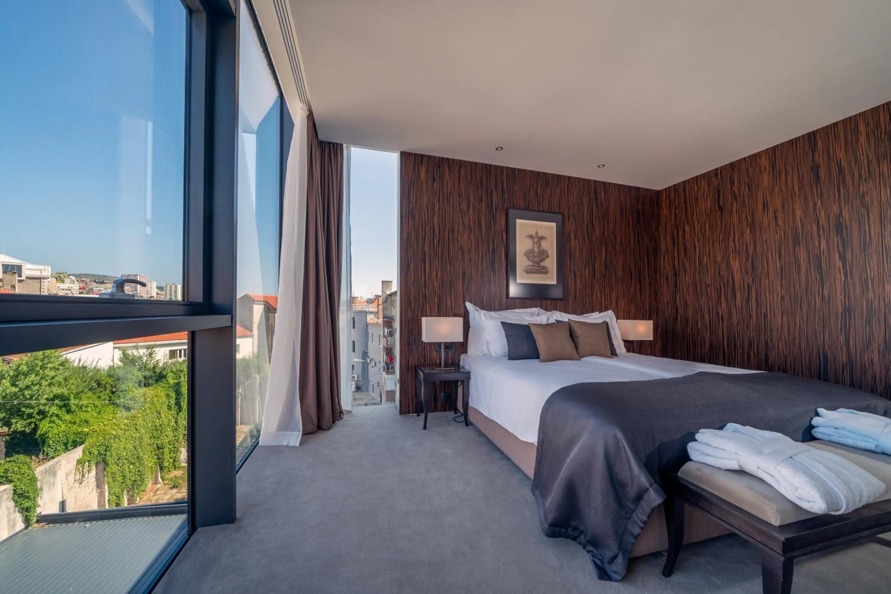 Bed in Bellevue Superior City Hotel