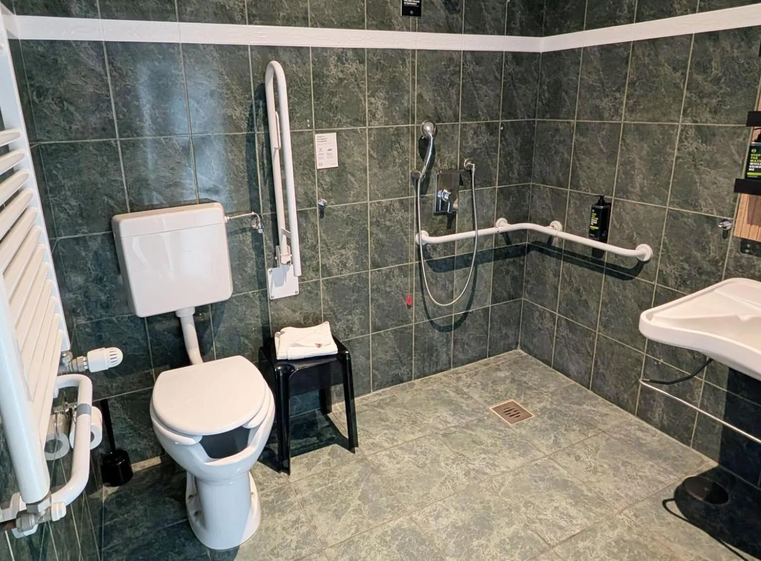 Bathroom in B&B HOTEL Pomezia Cortese