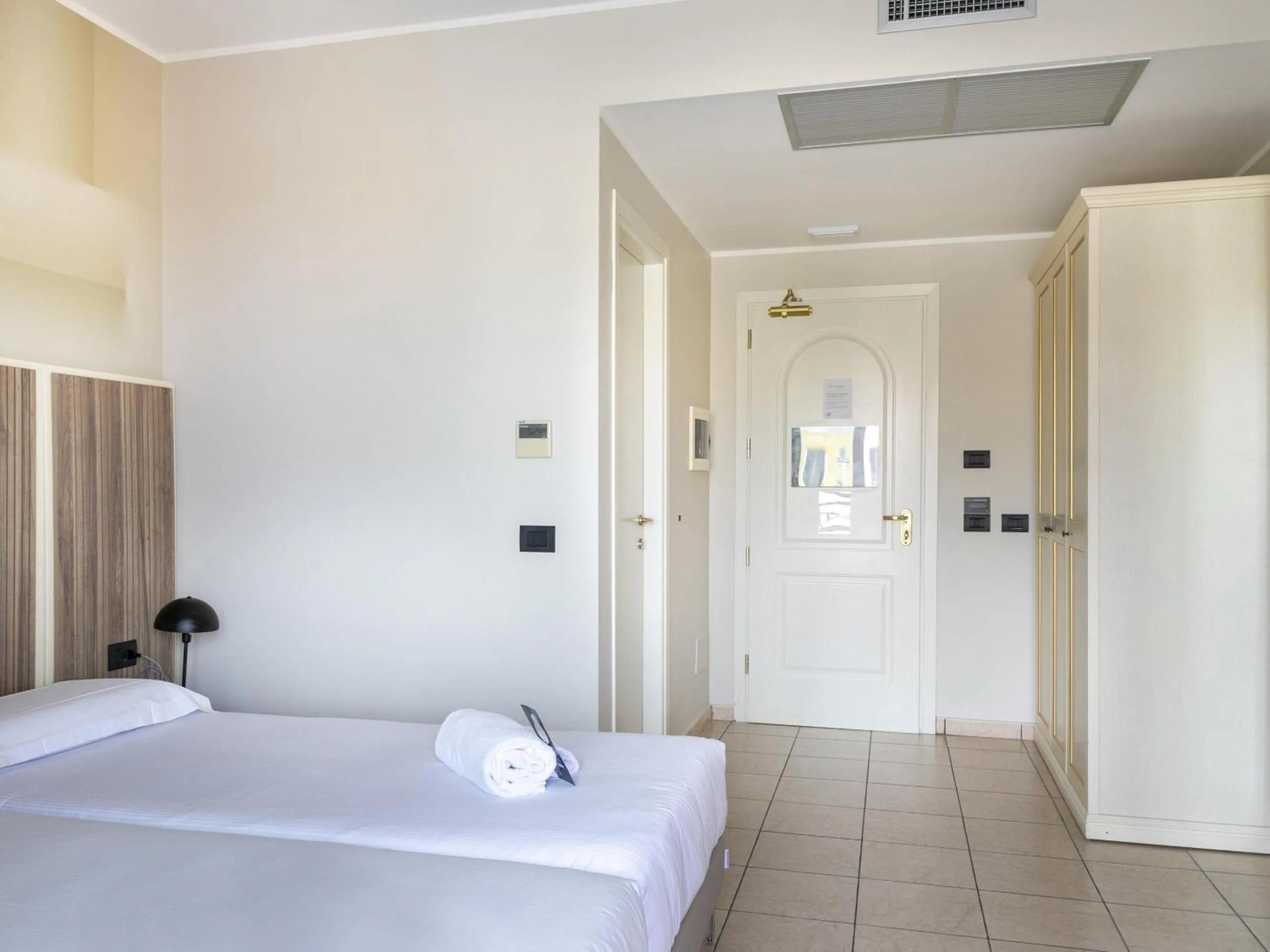 Photo of the whole room, Bed in B&B HOTEL Pomezia Cortese