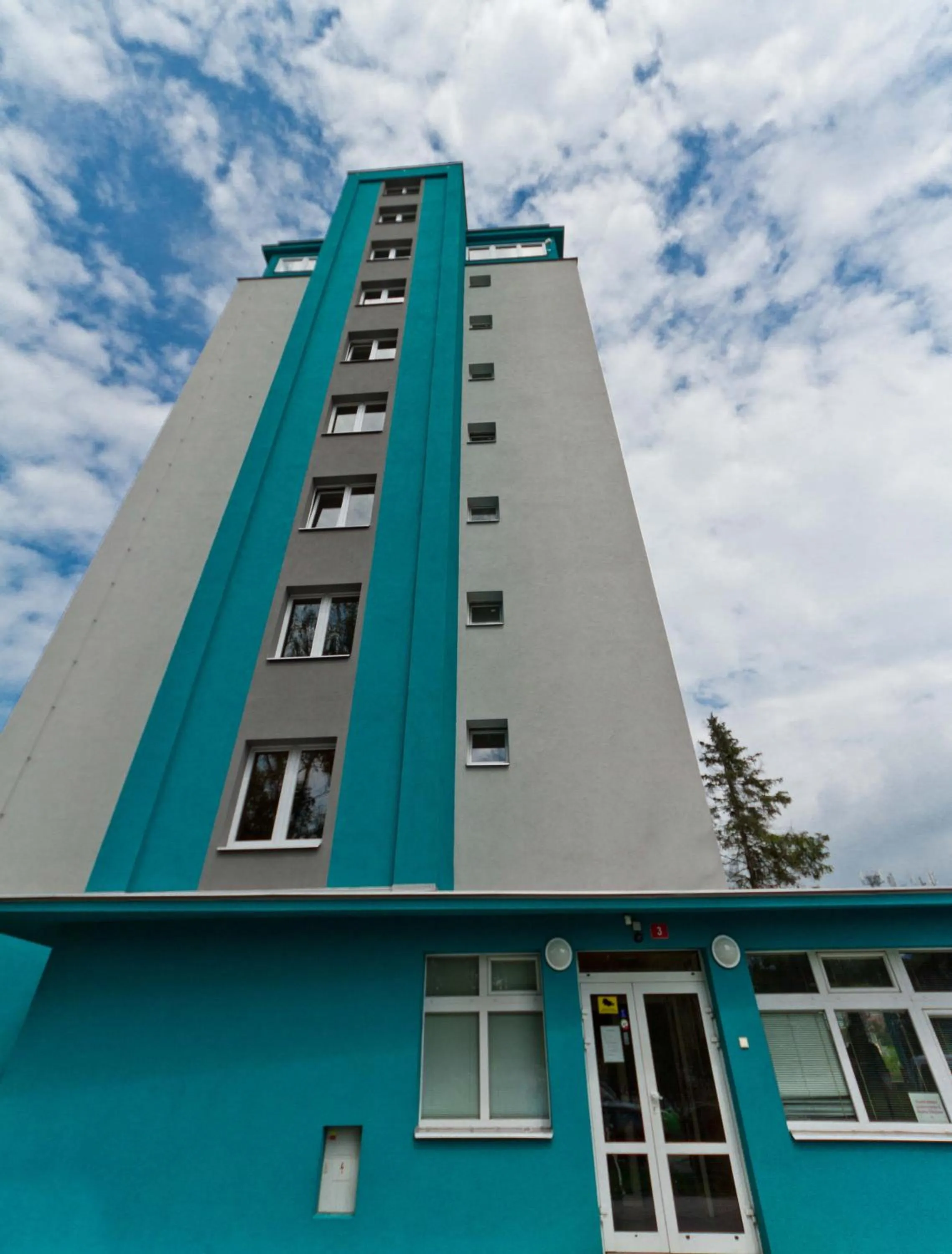 Facade/entrance in Hotelak Martinov