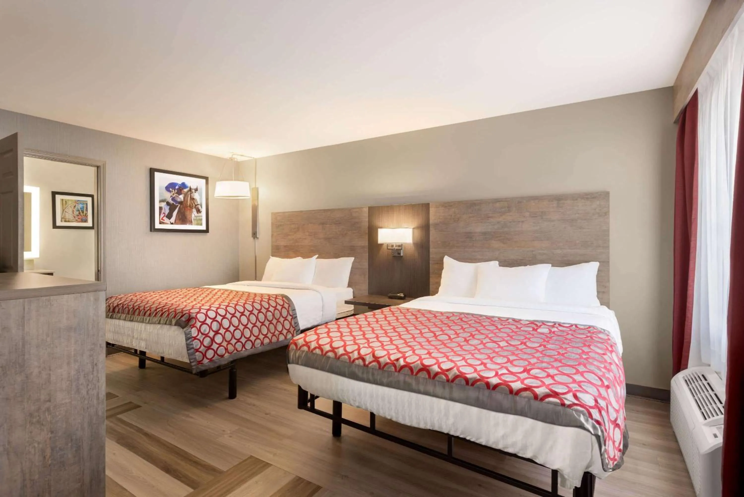 Photo of the whole room, Bed in Days Inn & Suites by Wyndham Bowling Green