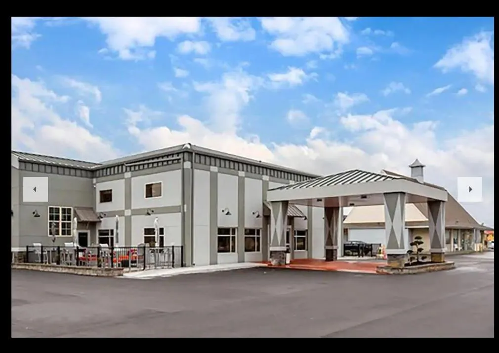 Property building in Days Inn & Suites by Wyndham Bowling Green