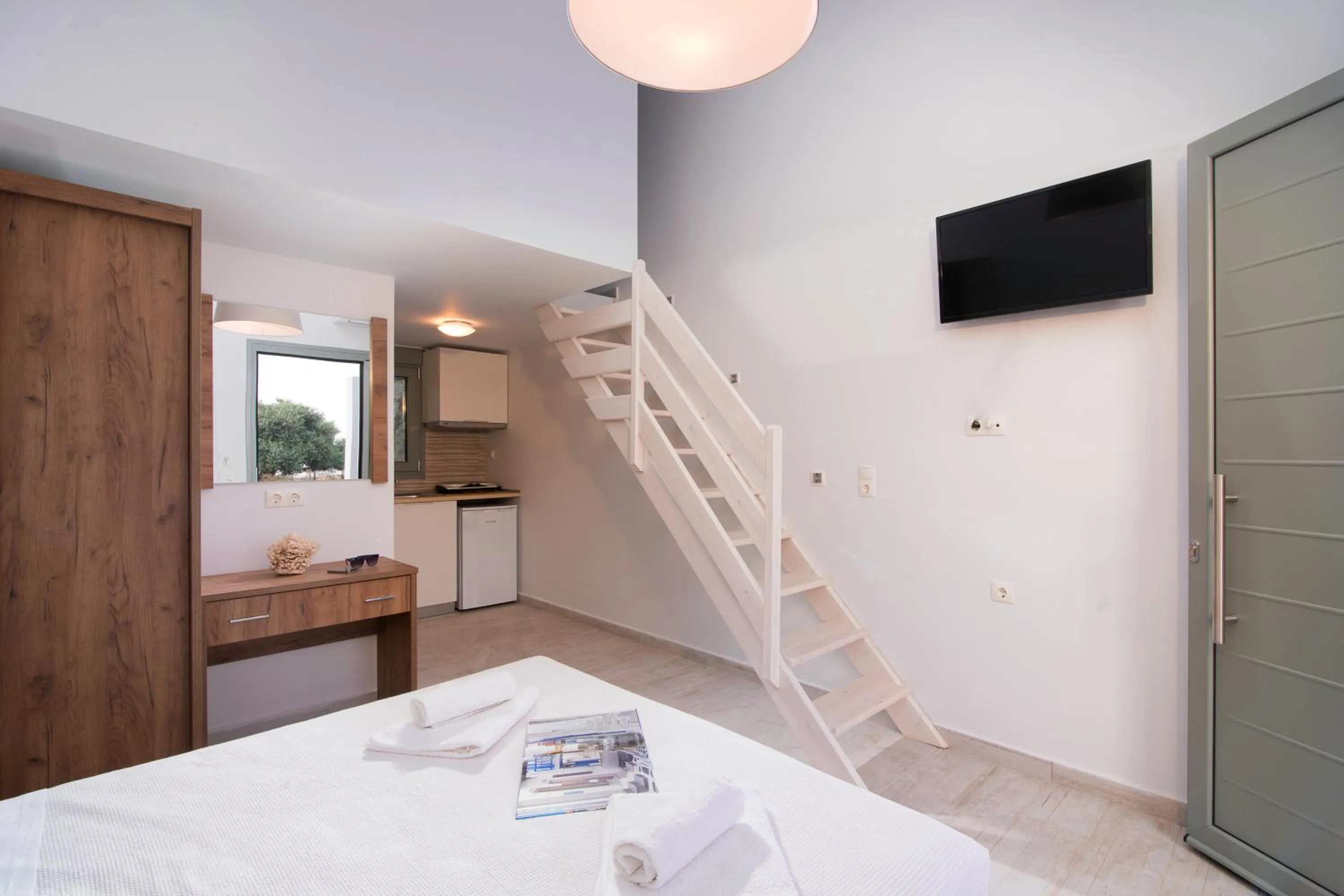 Photo of the whole room, Bed in Terra di Olive Thassos