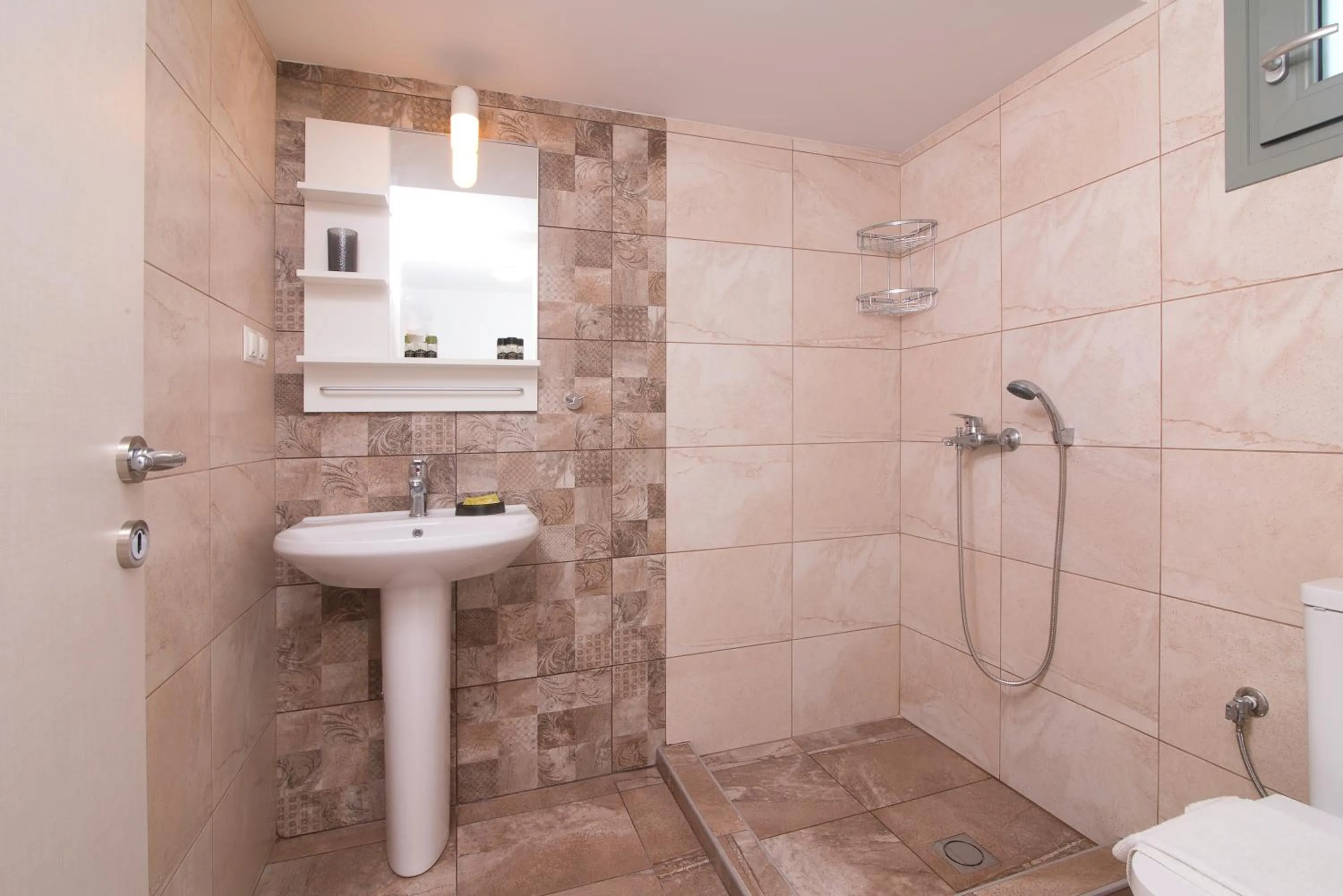 Bathroom in Terra di Olive Thassos