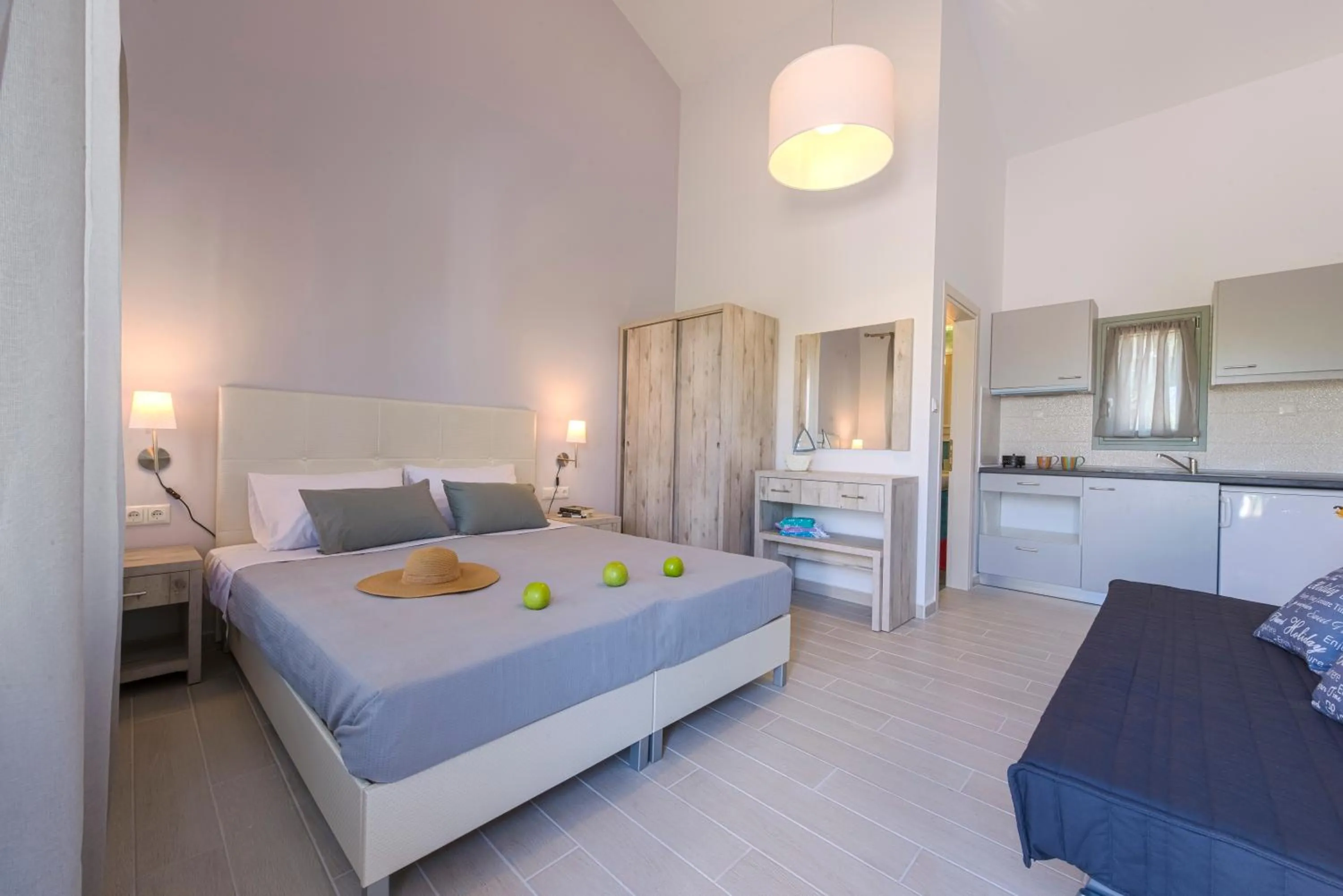 Photo of the whole room, Bed in Terra di Olive Thassos