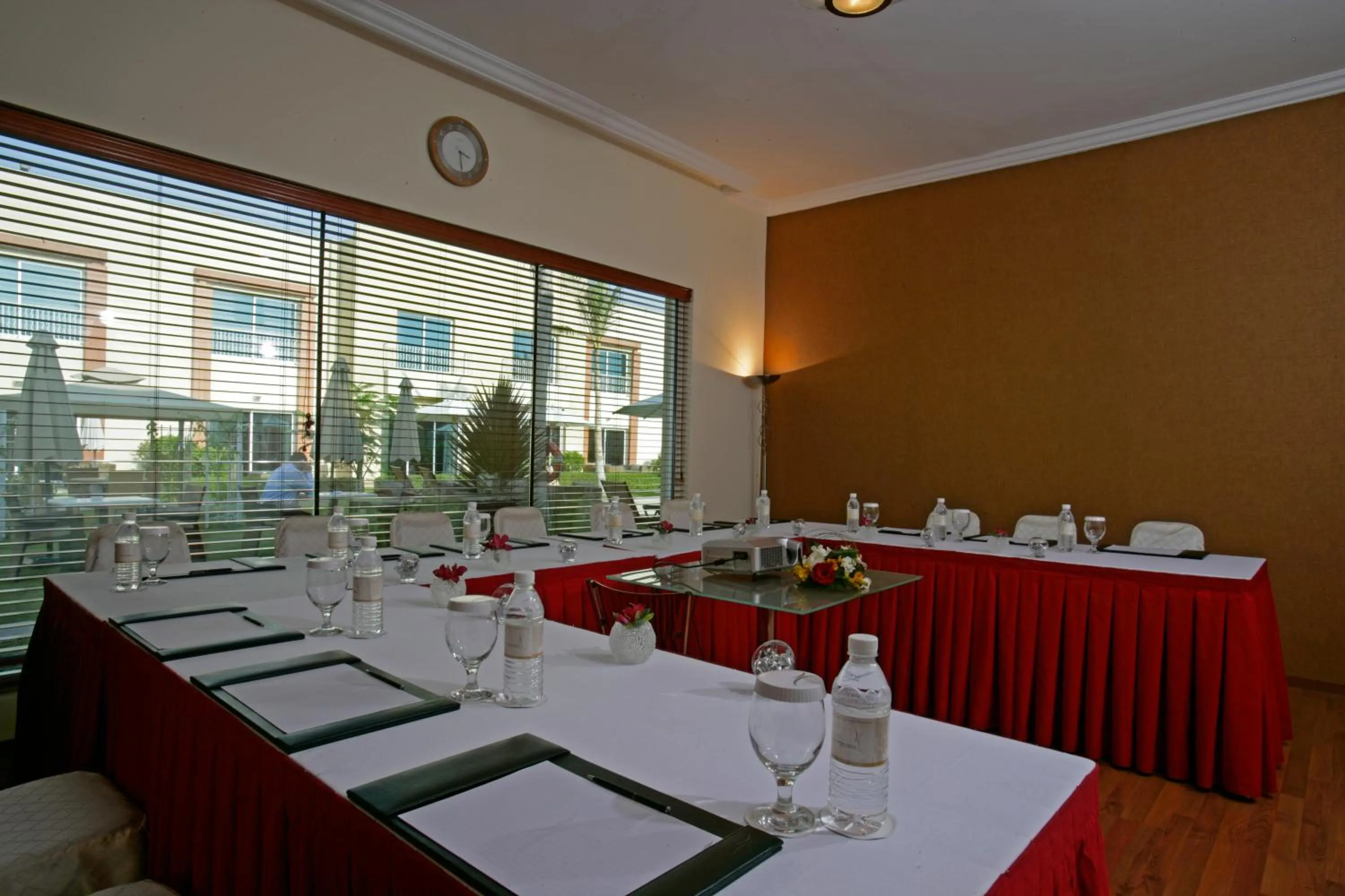 Business facilities in Coral Boutique Villas
