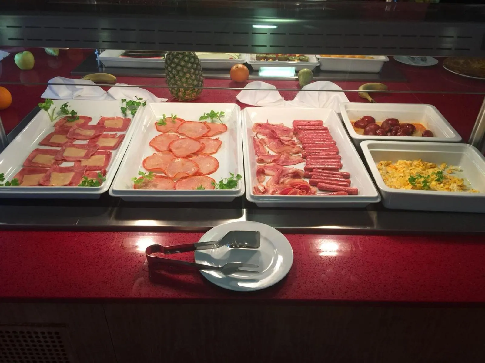 Buffet breakfast in Apartamentos Atlántico Resort