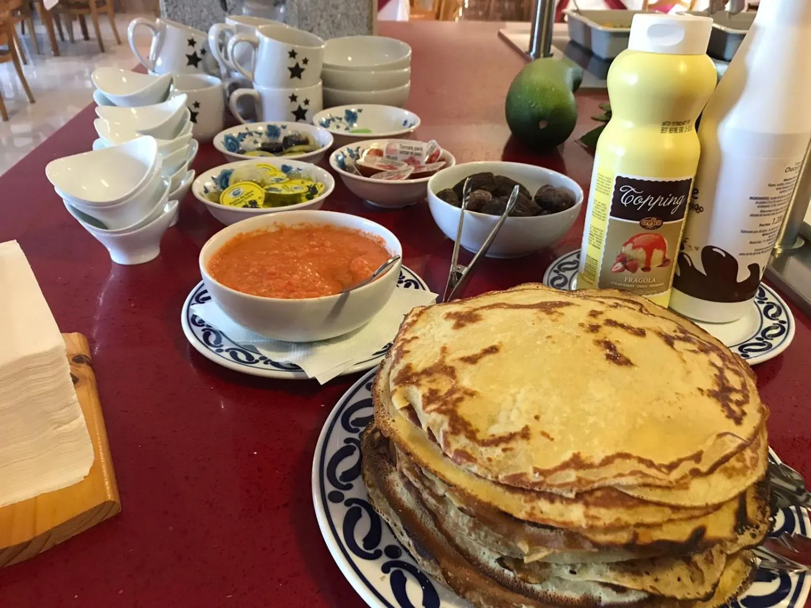 Buffet breakfast in Apartamentos Atlántico Resort