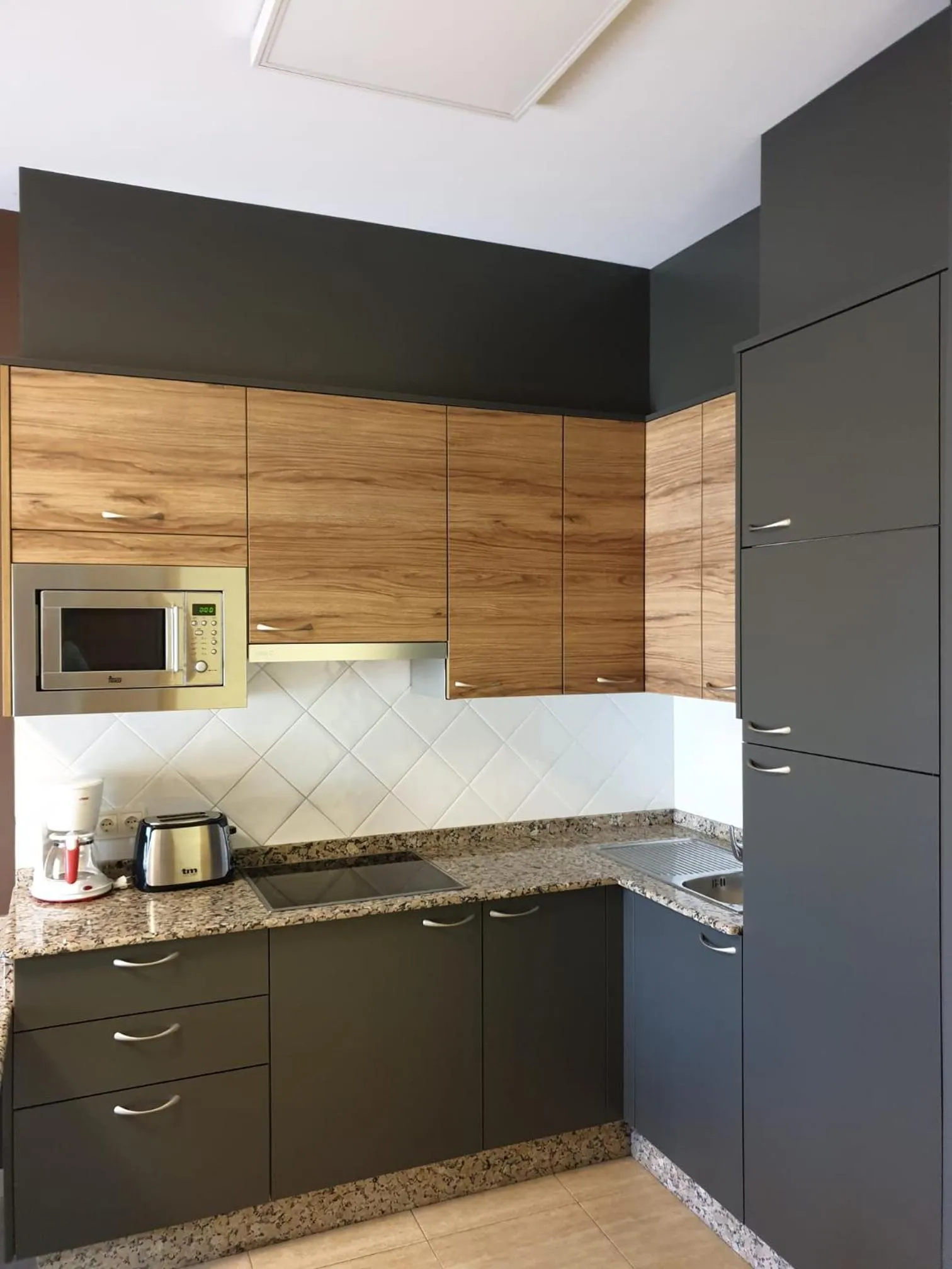 Kitchen or kitchenette in Apartamentos Atlántico Resort