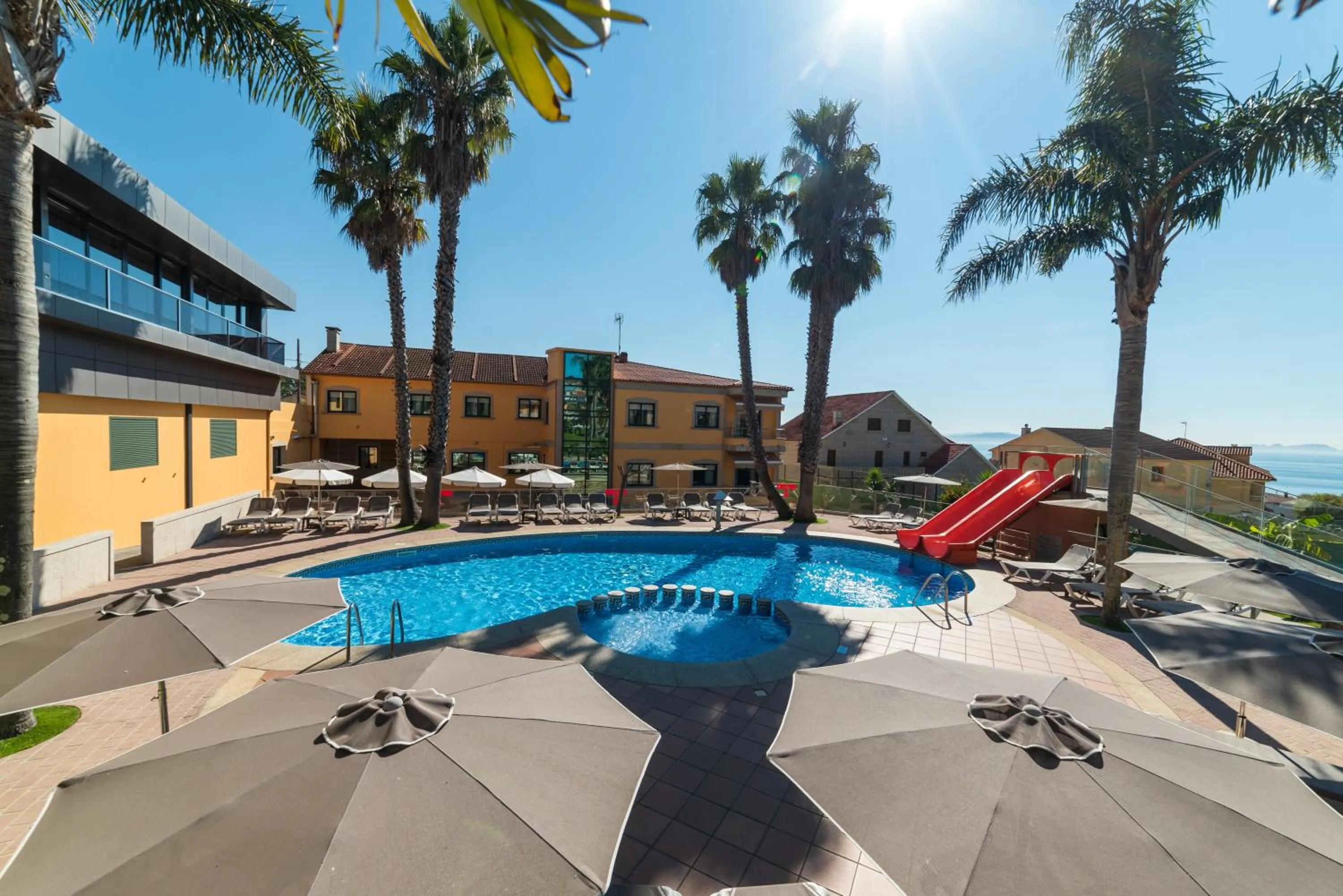 Swimming pool in Apartamentos Atlántico Resort