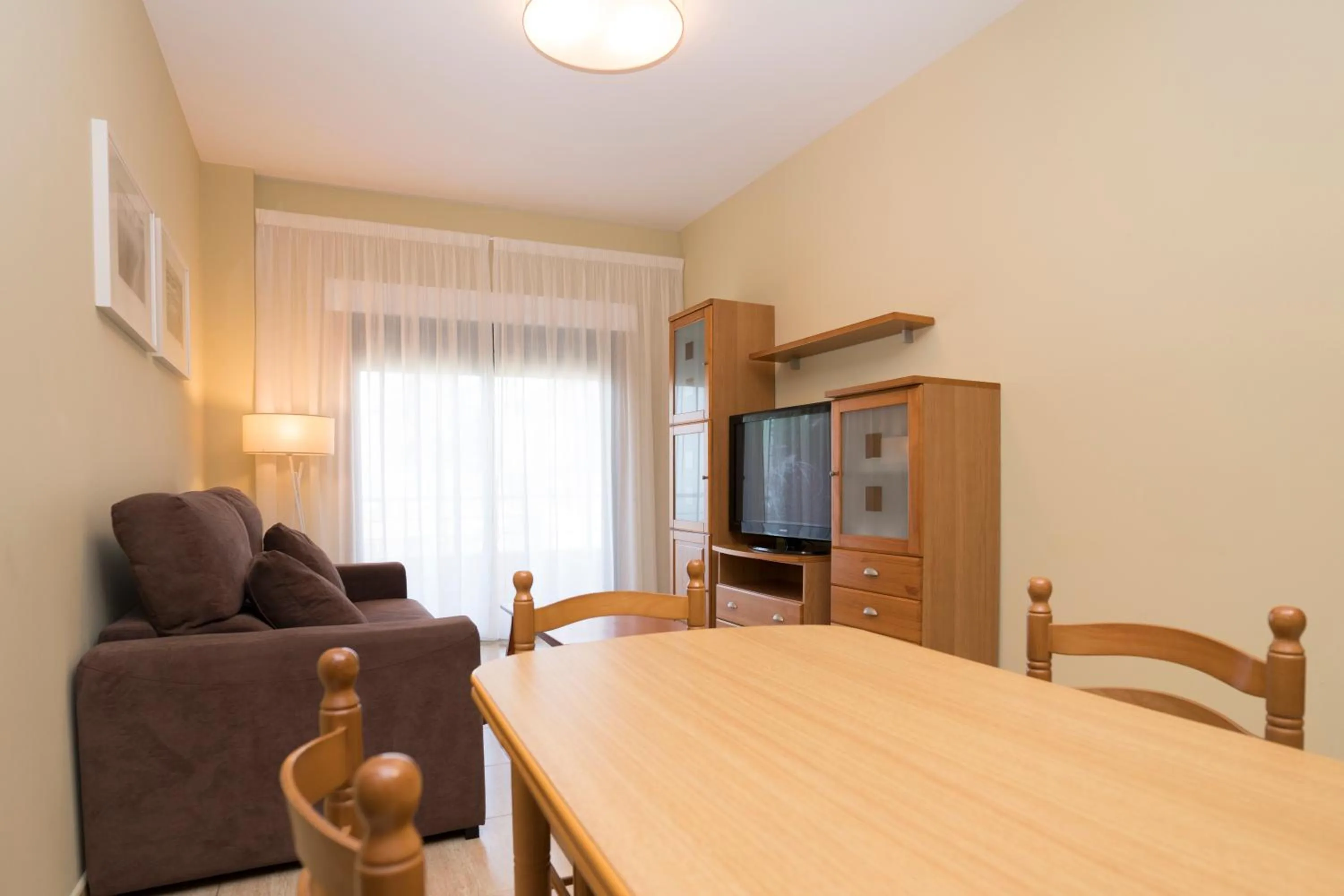 Dining area in Apartamentos Atlántico Resort