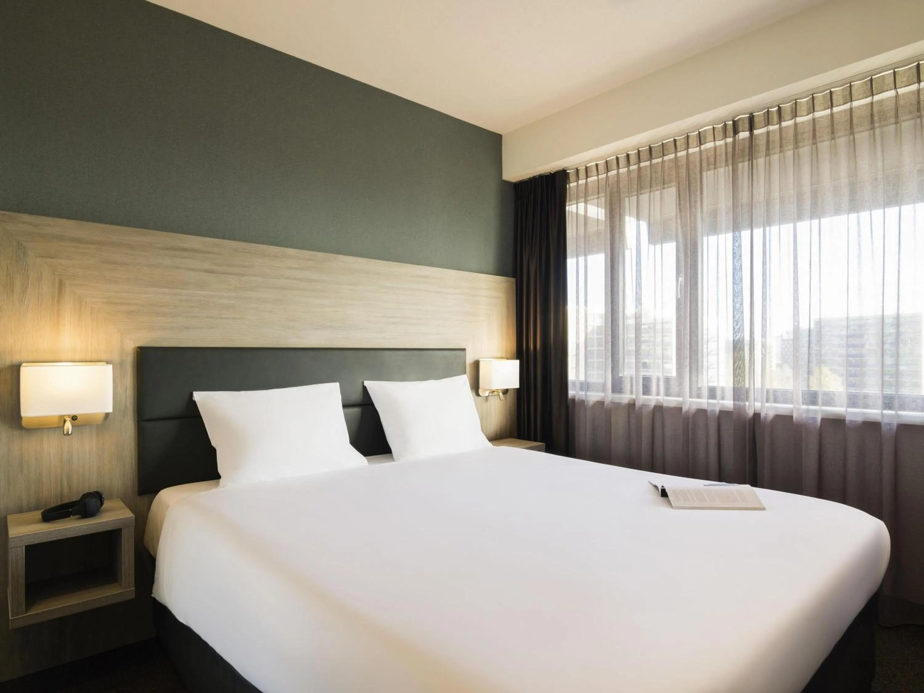 Bedroom, Bed in Adagio Amsterdam City South