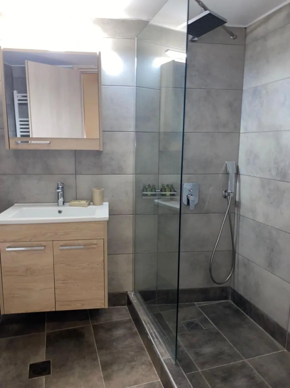 Shower in Connect Studios & Apartments
