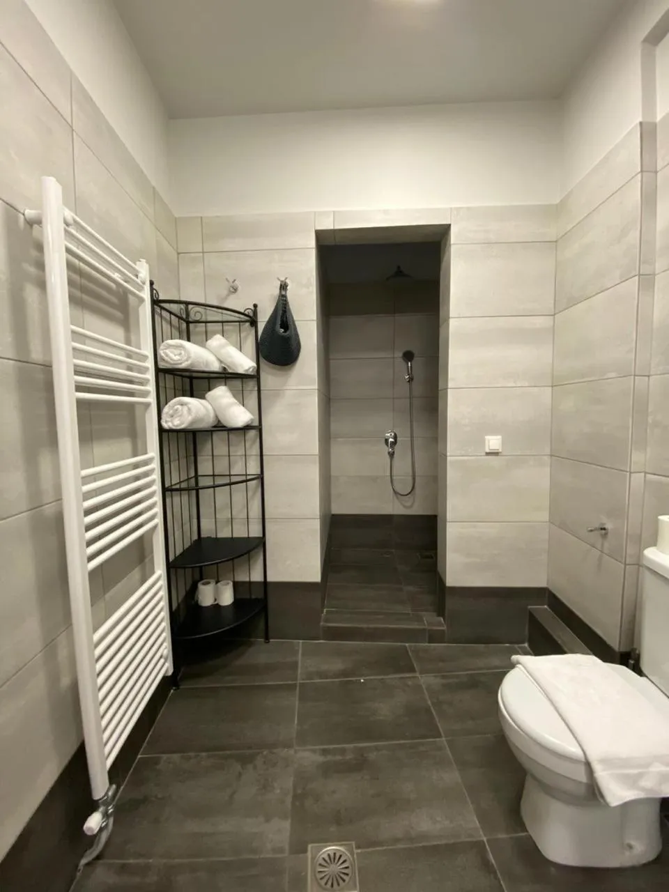 Shower in Connect Studios & Apartments