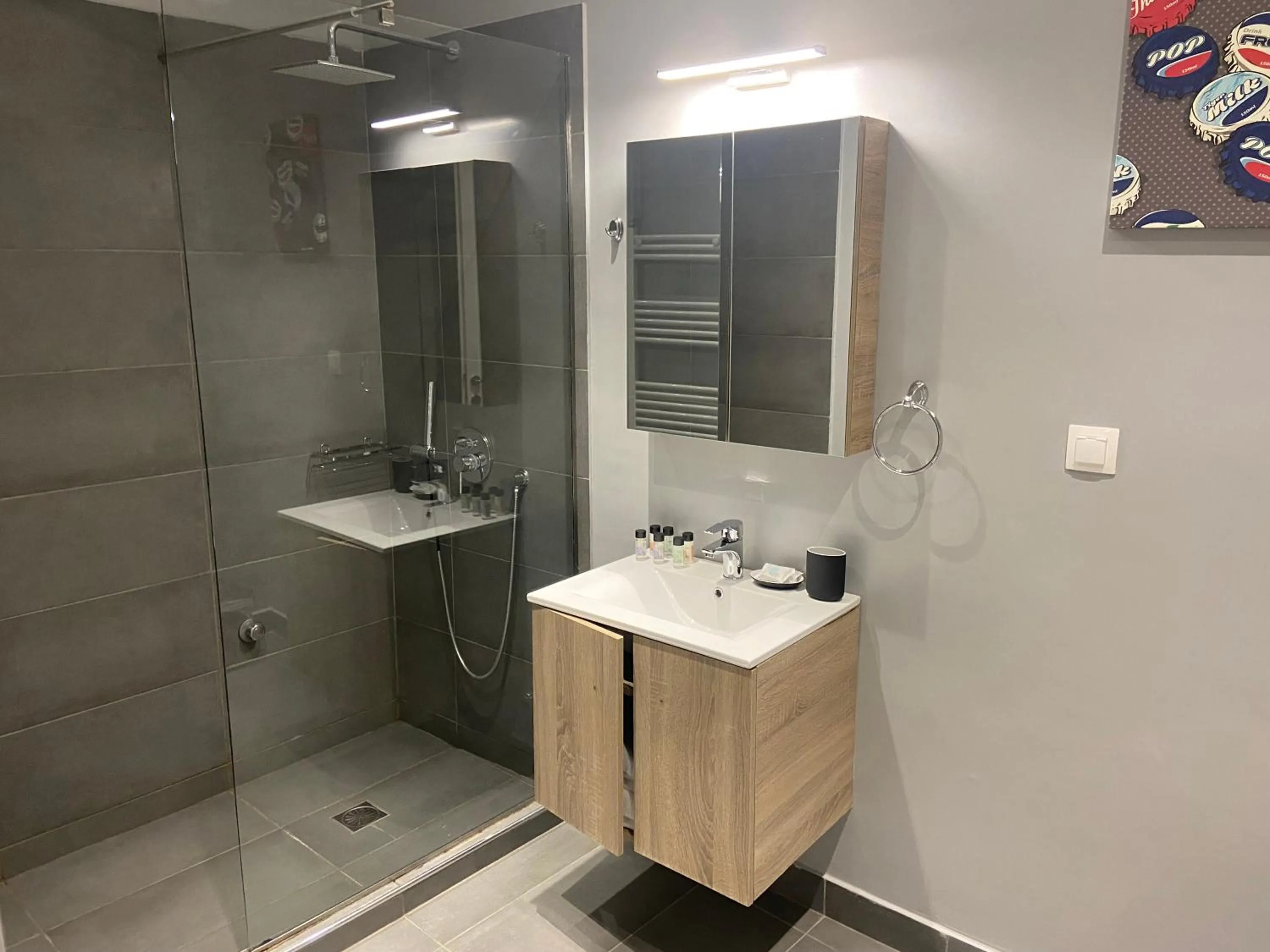 Shower in Connect Studios & Apartments