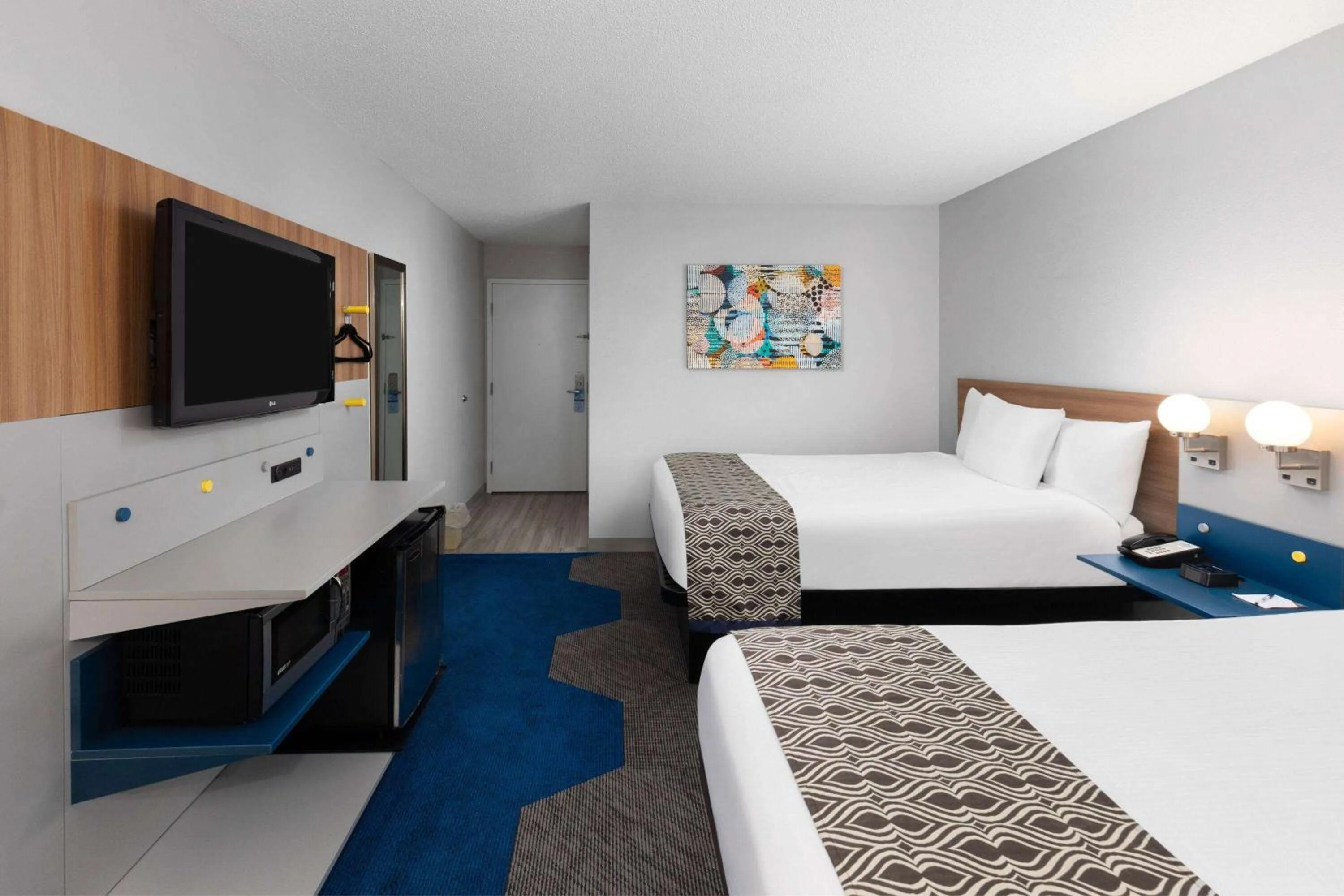 Photo of the whole room, Bed in Microtel Inn Bowling Green